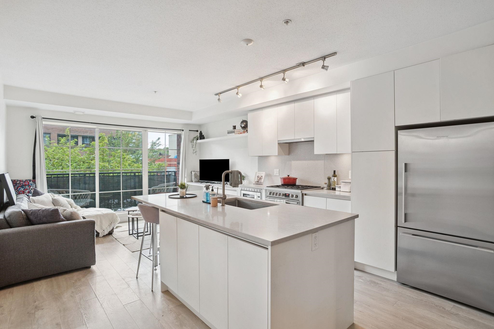 205 2141 E HASTINGS STREET Unit: 205