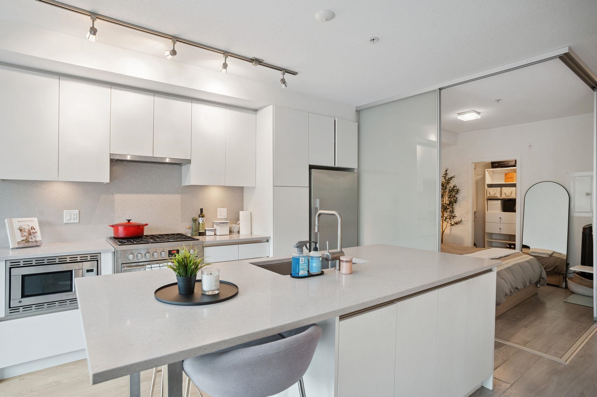 205 2141 E HASTINGS STREET Unit: 205