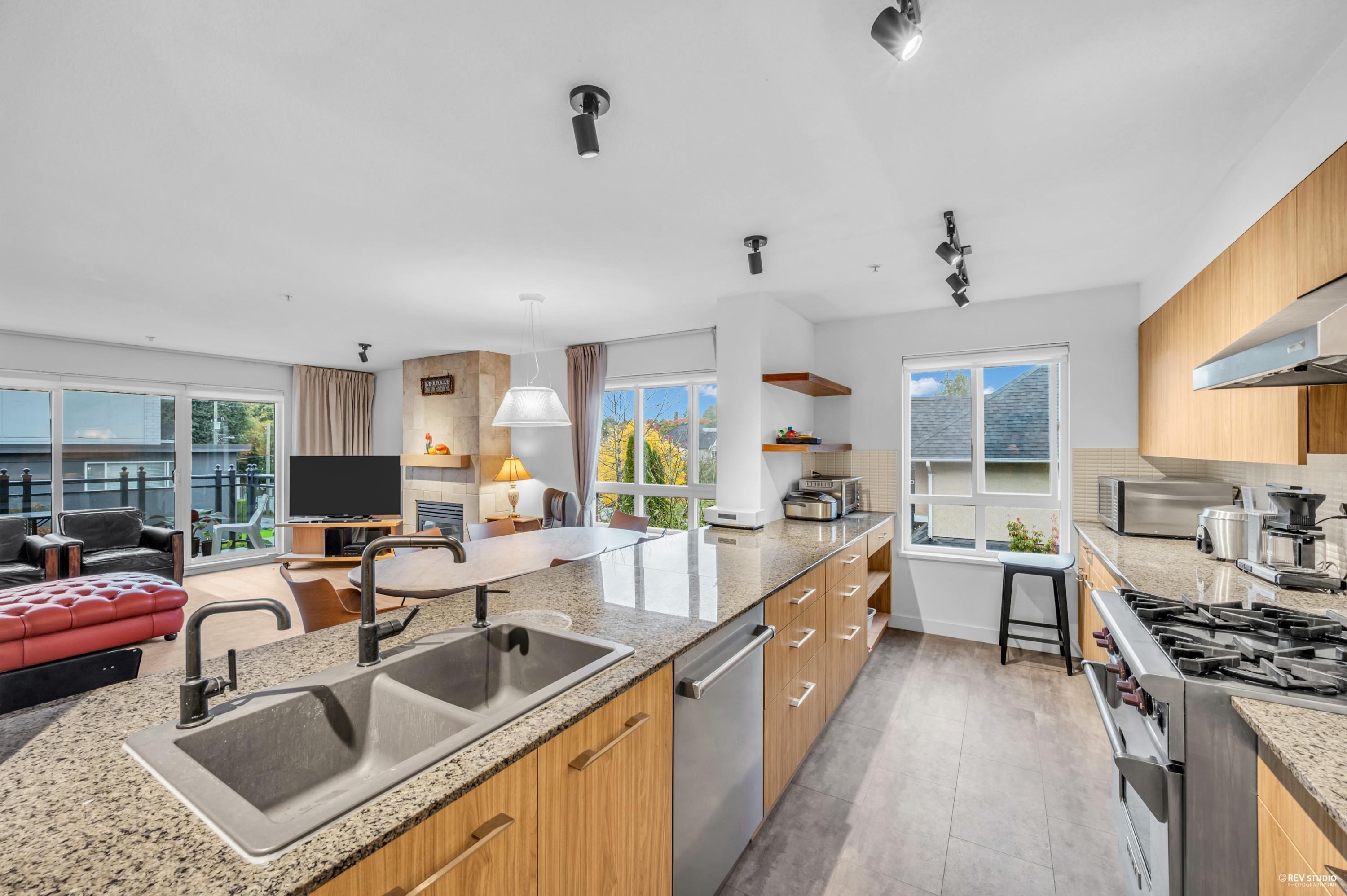 301 2096 W 46TH AVENUE Unit: 301