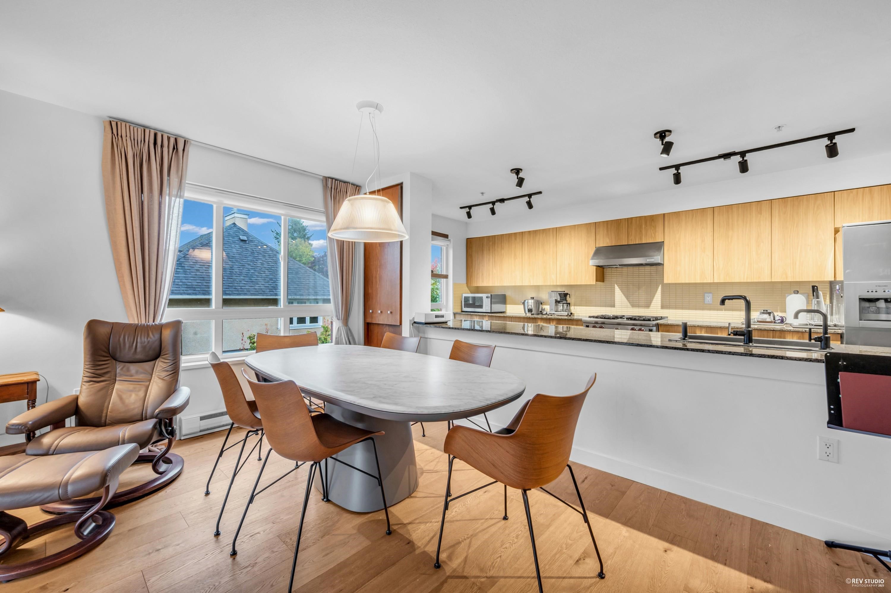 301 2096 W 46TH AVENUE Unit: 301