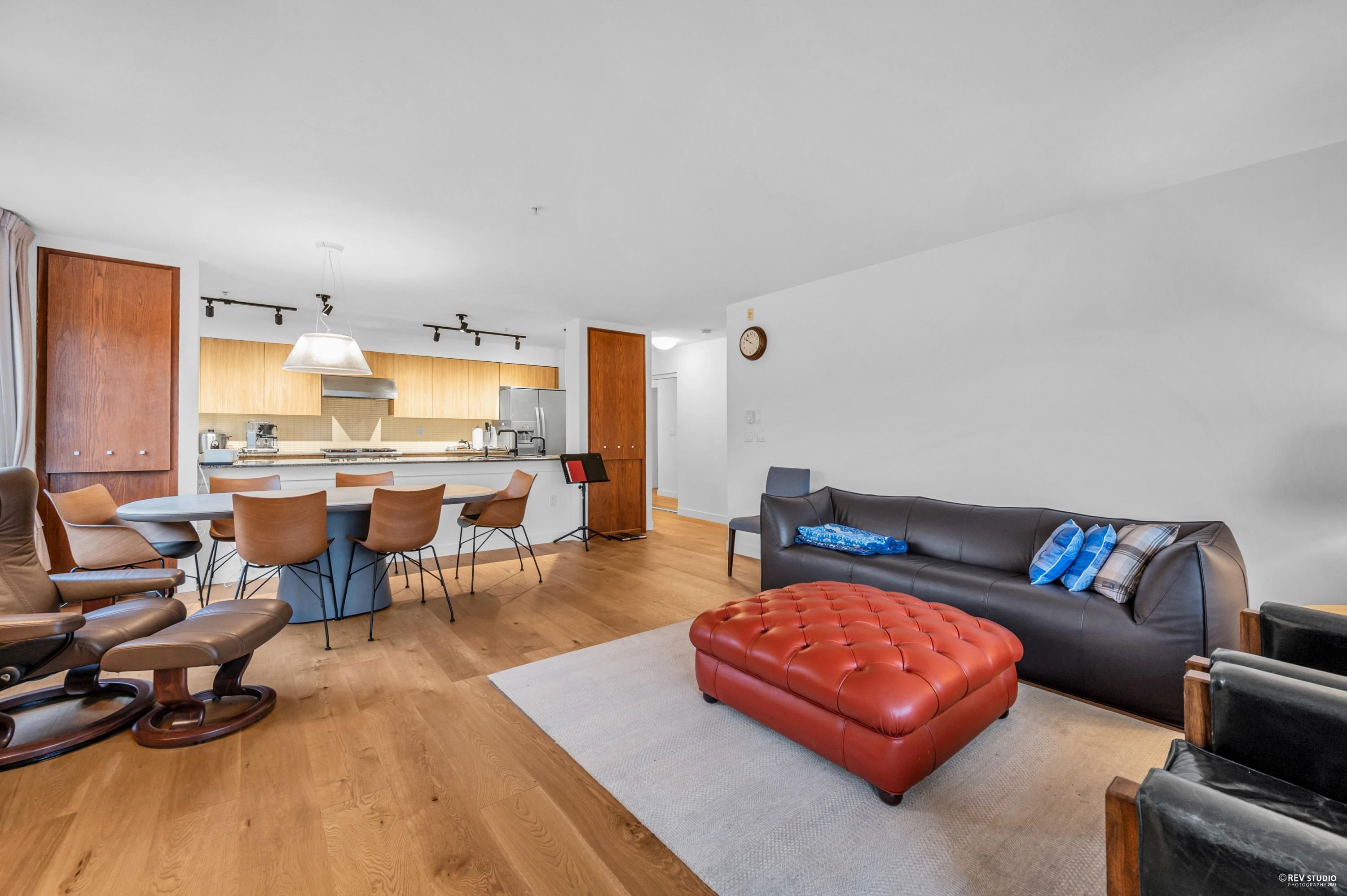 301 2096 W 46TH AVENUE Unit: 301