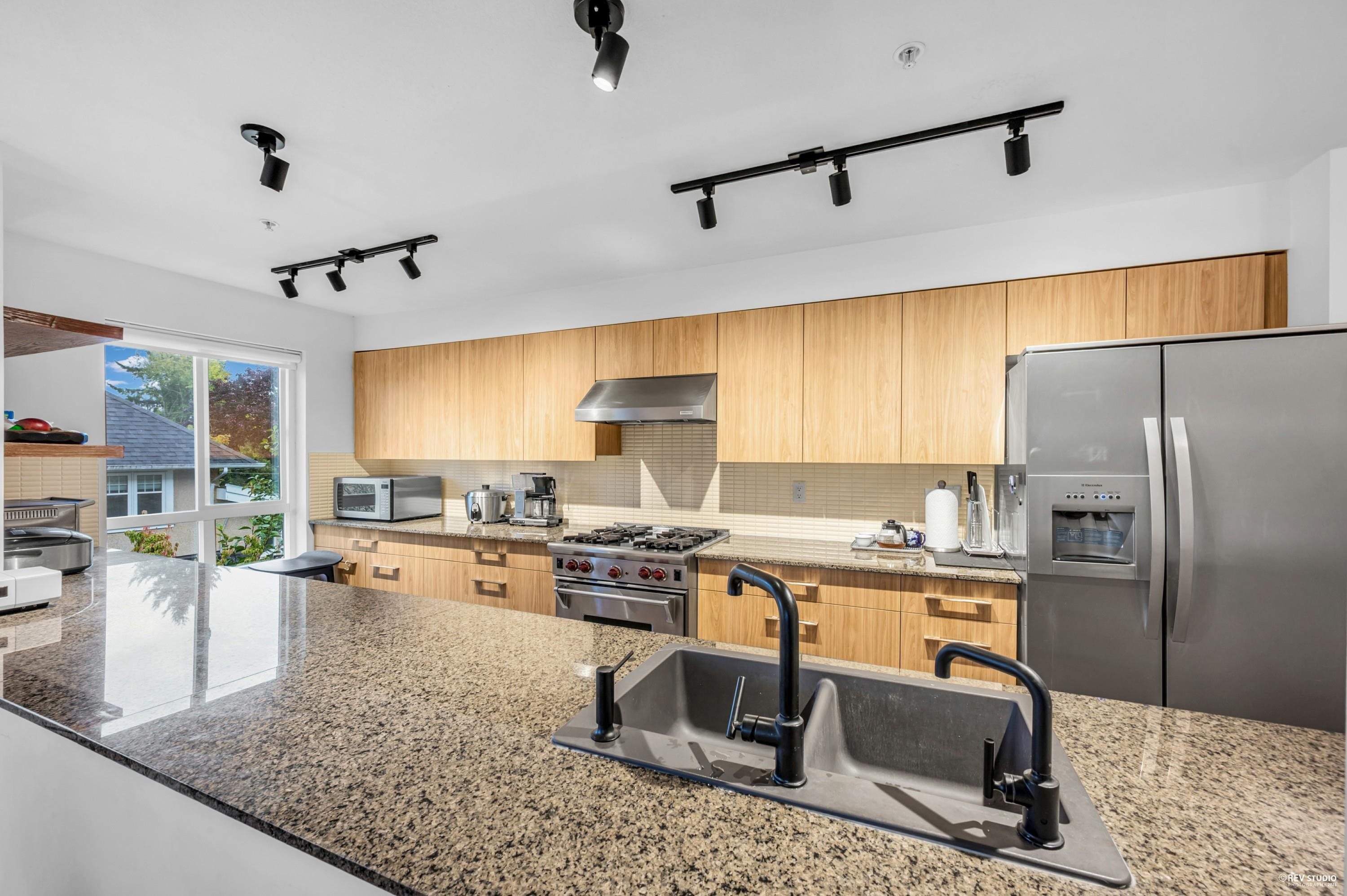 301 2096 W 46TH AVENUE Unit: 301