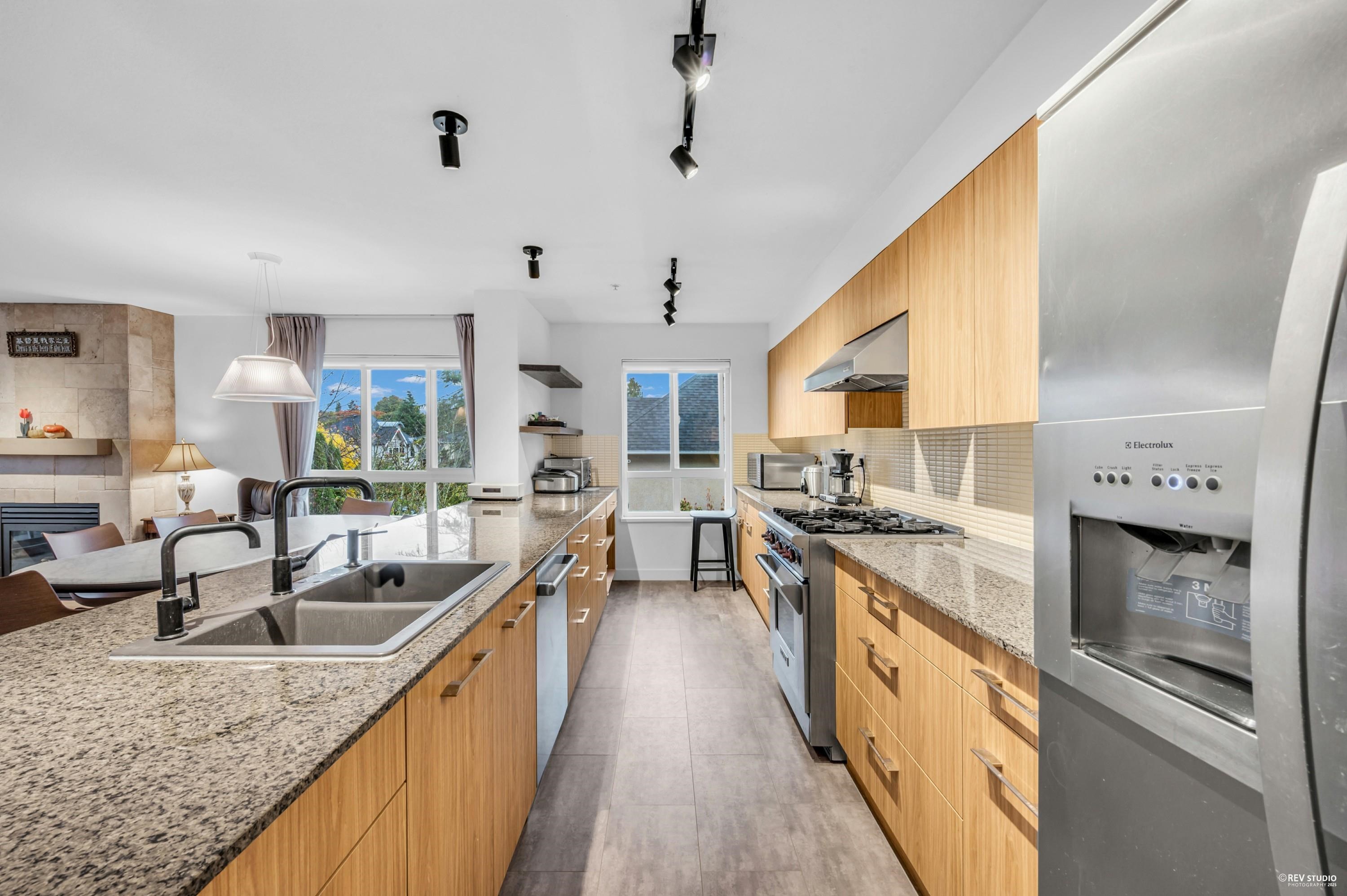 301 2096 W 46TH AVENUE Unit: 301