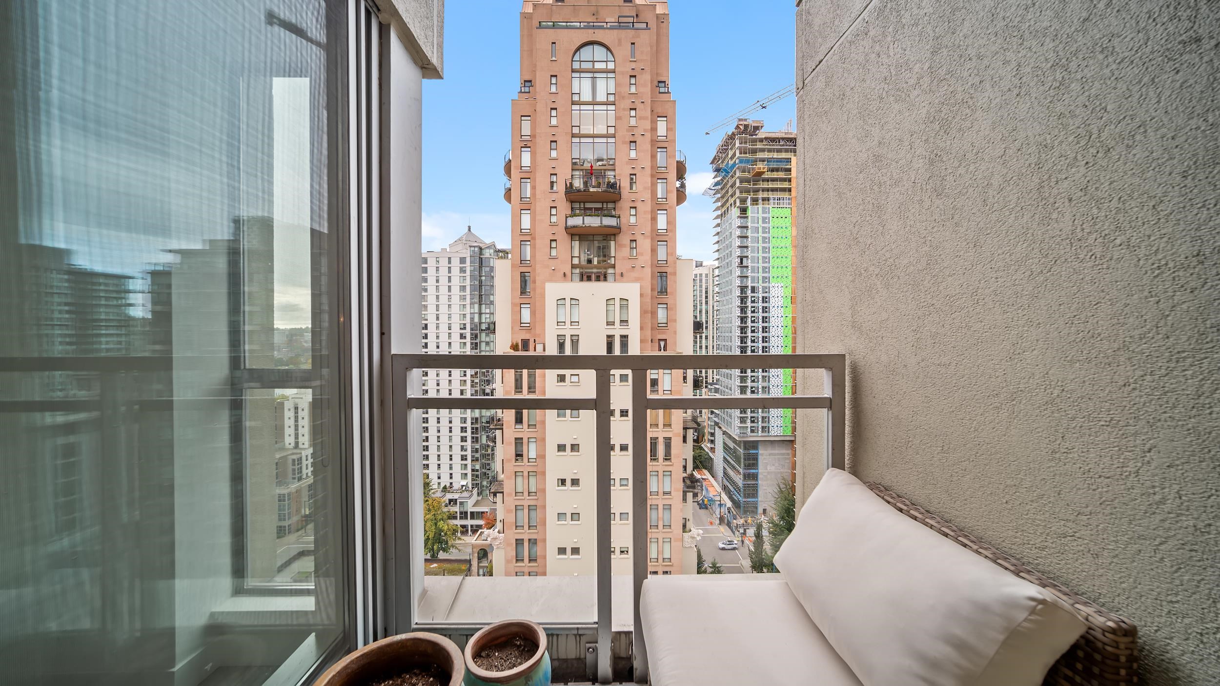 1802 1238 RICHARDS STREET Unit: 1802