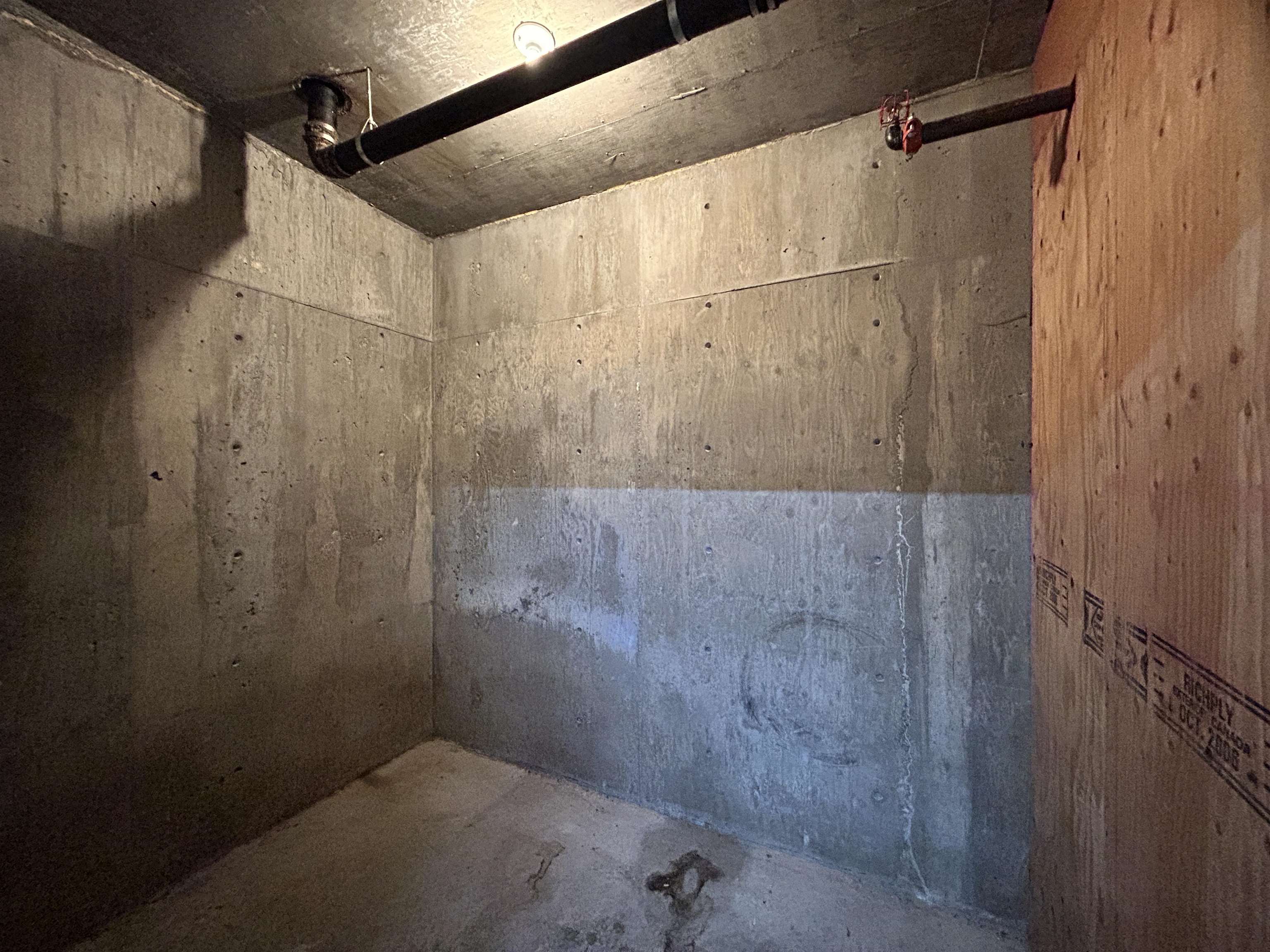 215 22150 DEWDNEY TRUNK ROAD Unit: 215