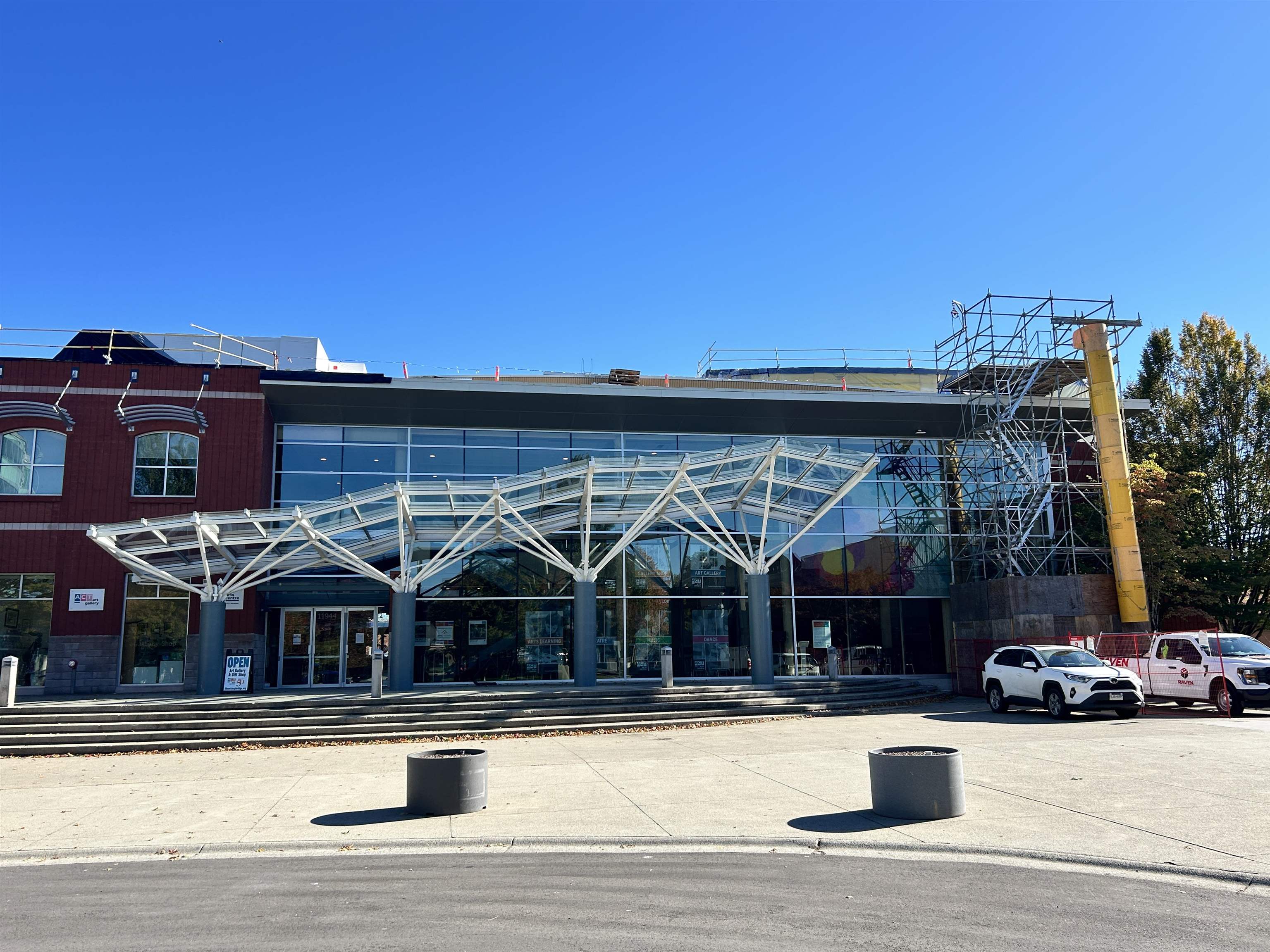 215 22150 DEWDNEY TRUNK ROAD Unit: 215