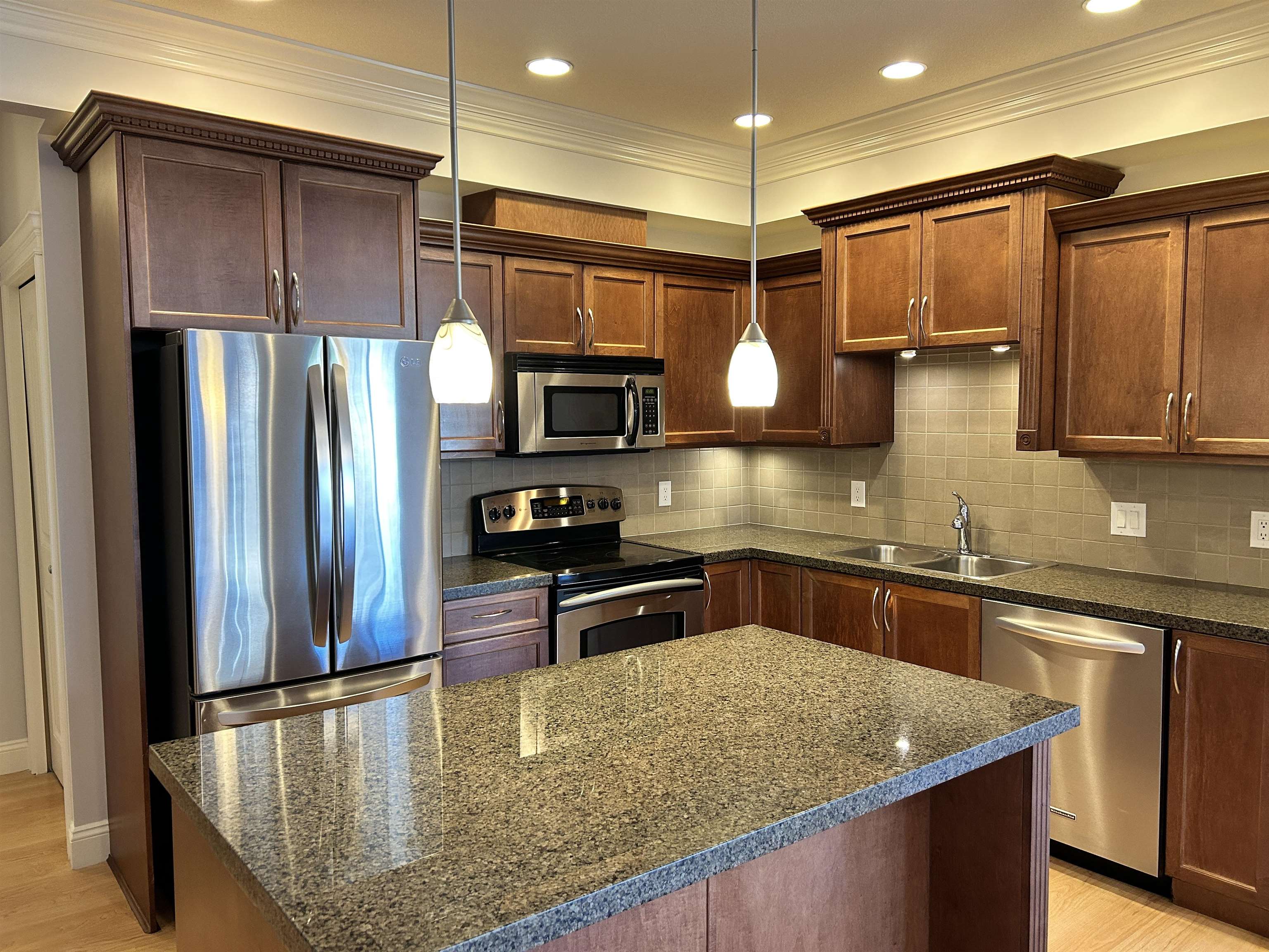 215 22150 DEWDNEY TRUNK ROAD Unit: 215