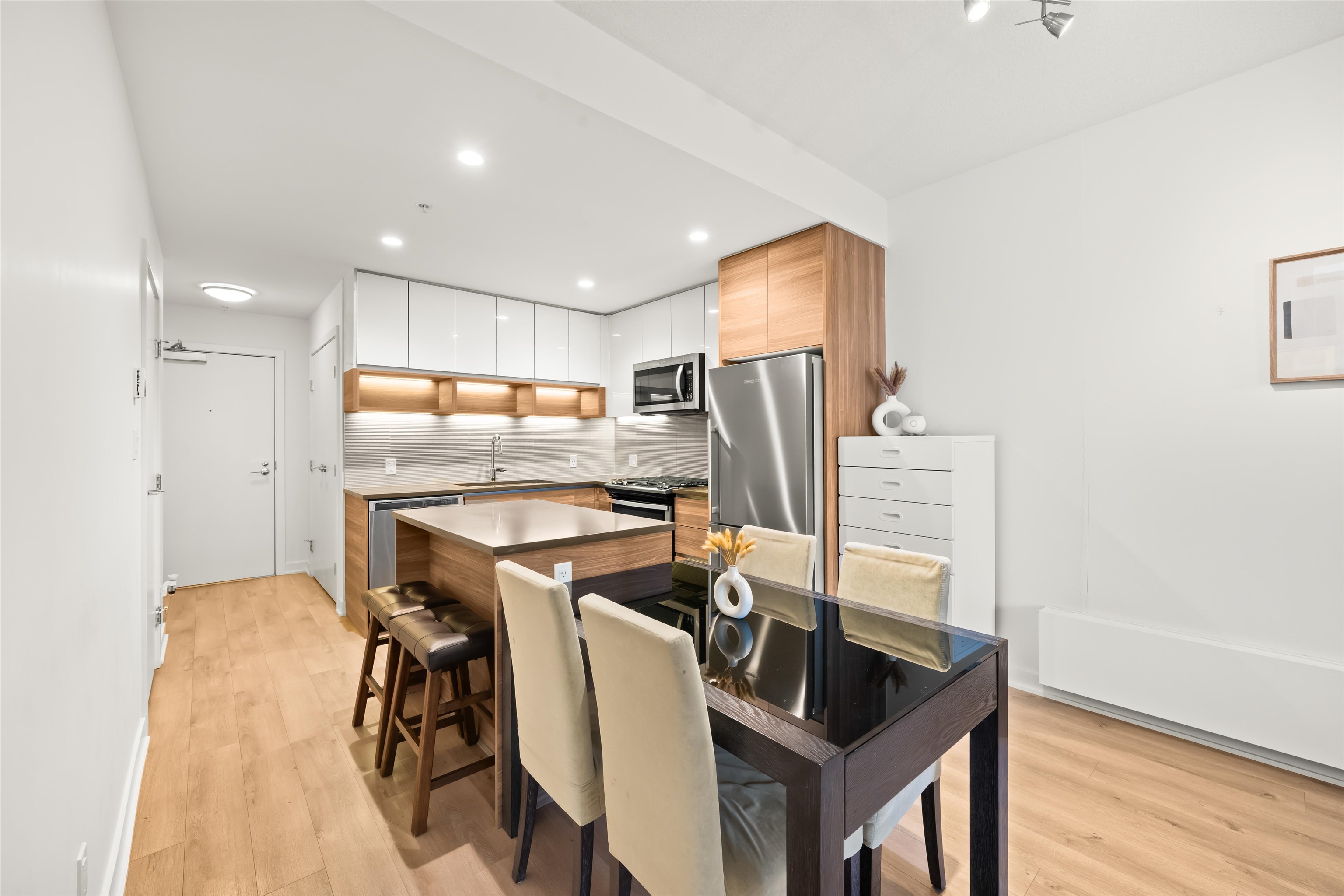 207 8850 UNIVERSITY CRESCENT Unit: 207