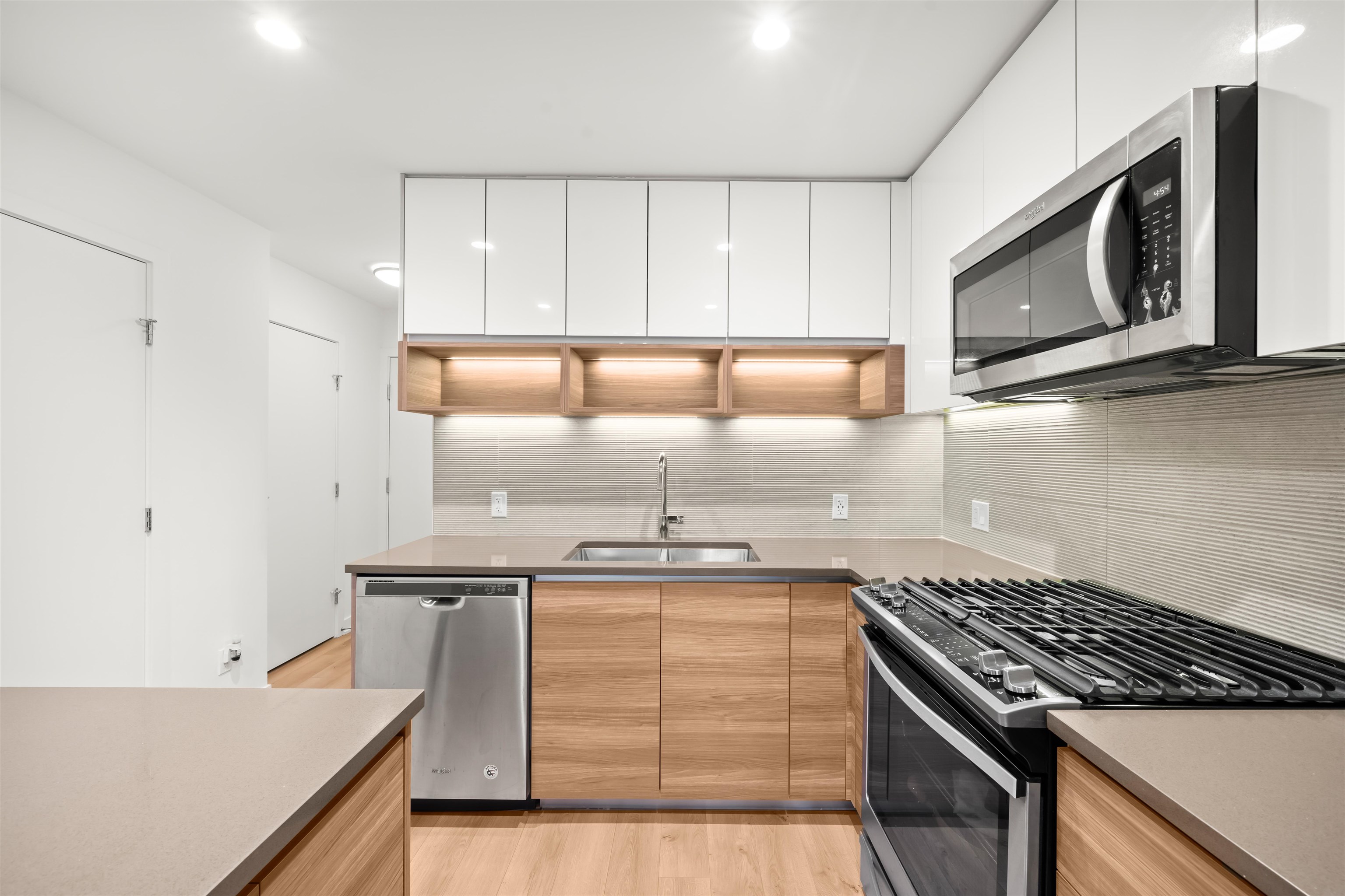 207 8850 UNIVERSITY CRESCENT Unit: 207