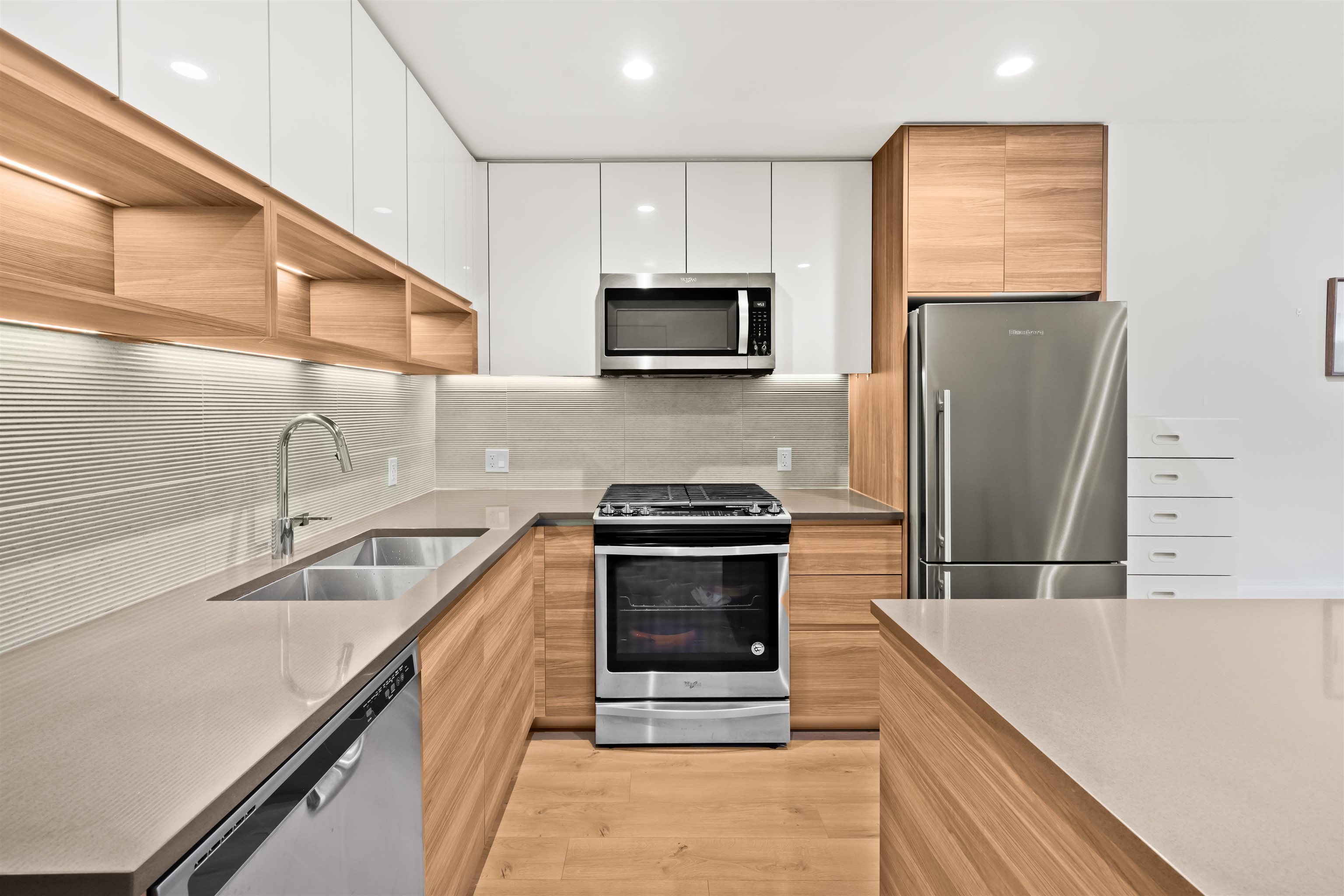 207 8850 UNIVERSITY CRESCENT Unit: 207