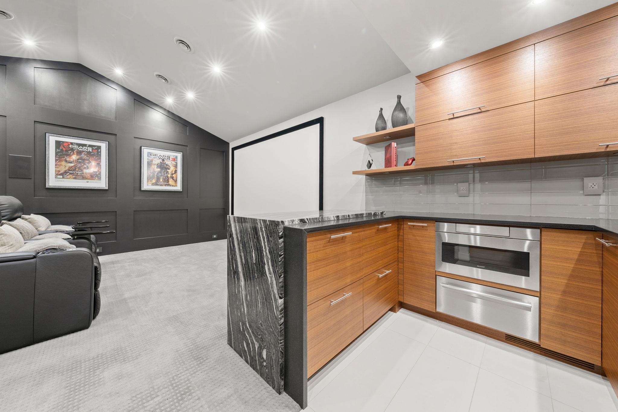 2140 PEMBERTON AVENUE