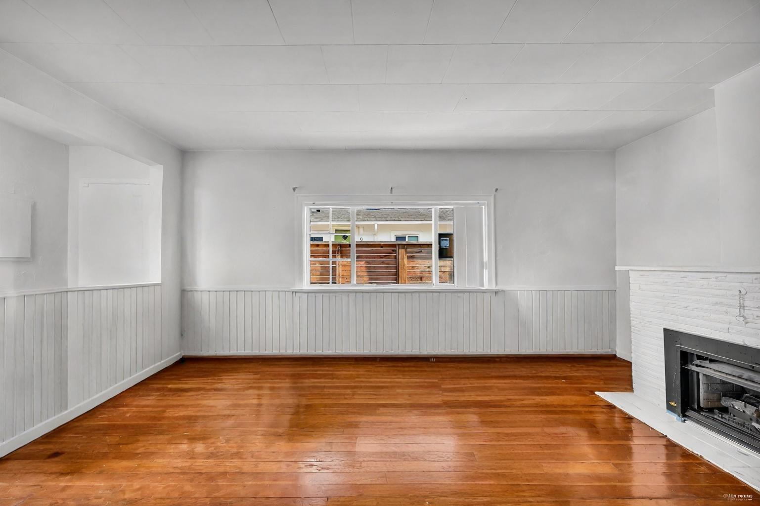 853 MAPLE STREET, White Rock