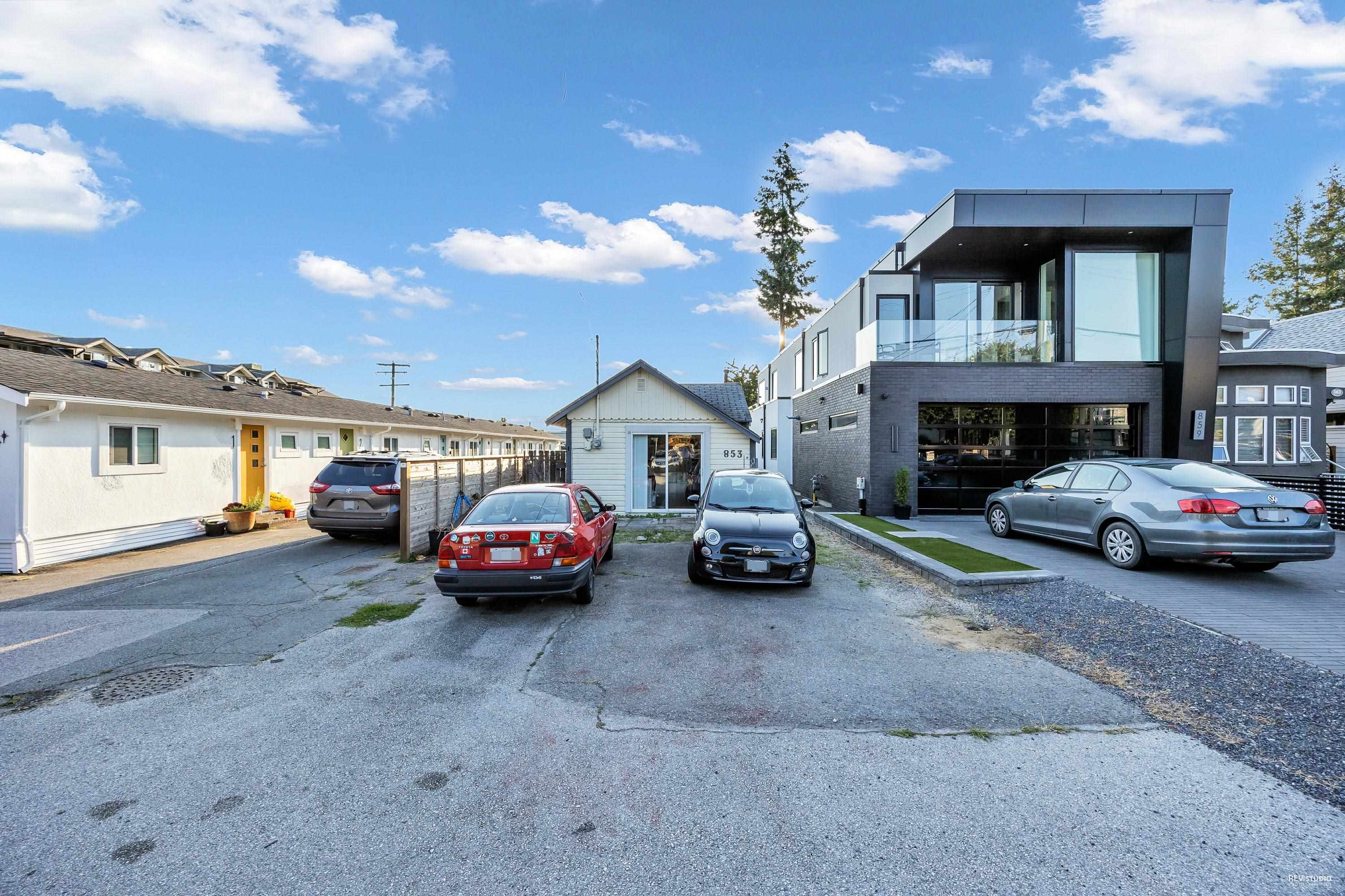 853 MAPLE STREET, White Rock