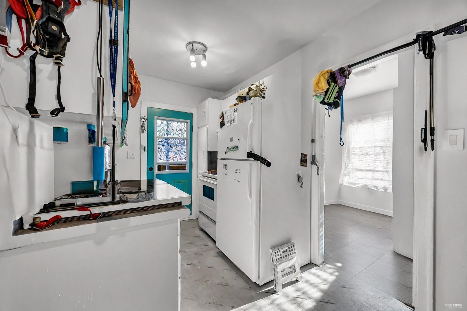 853 MAPLE STREET, White Rock