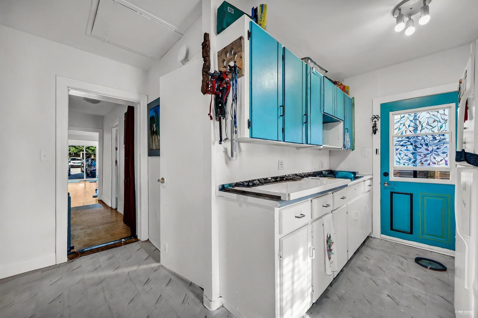 853 MAPLE STREET, White Rock