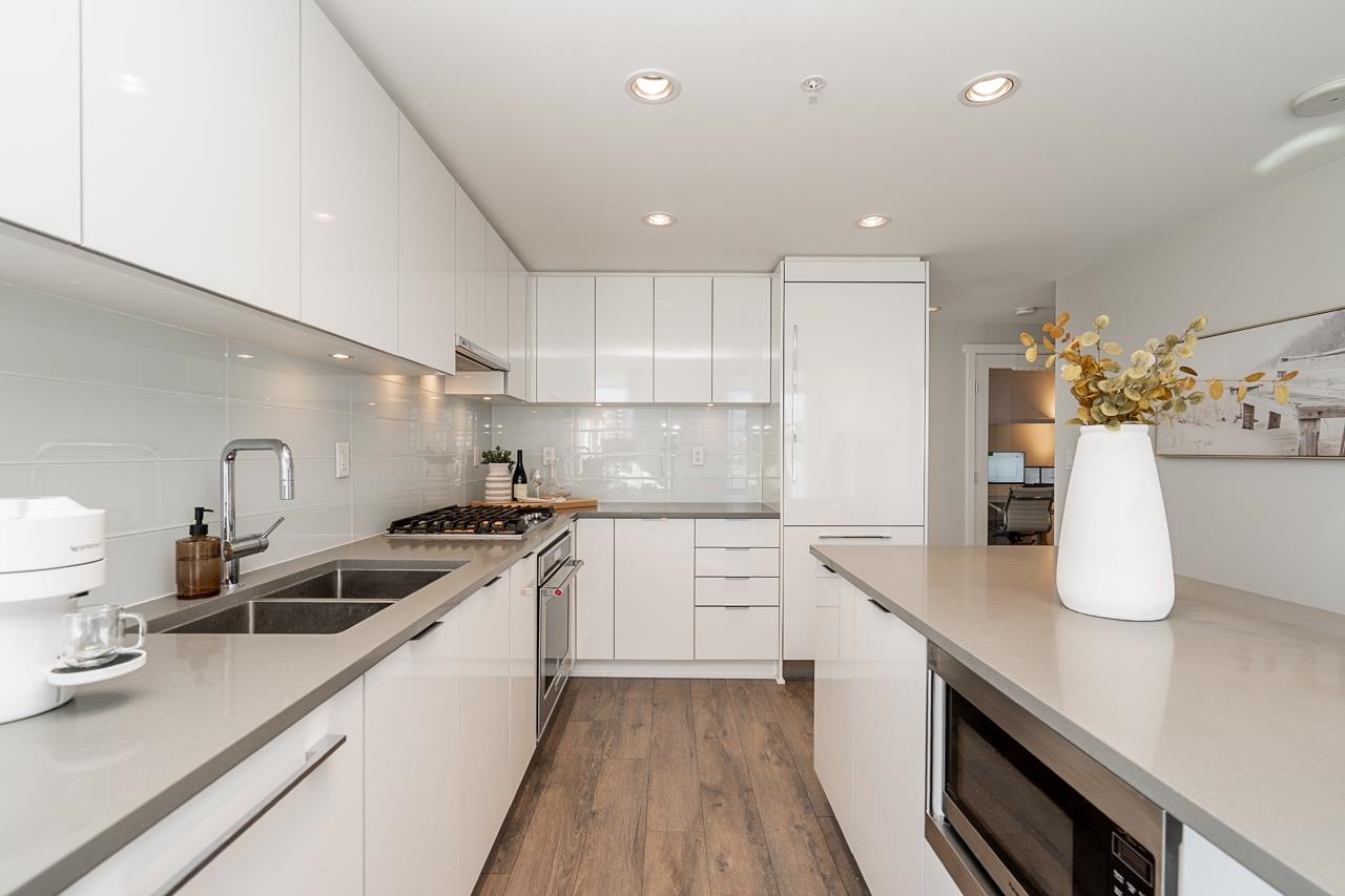 2808 2388 MADISON AVENUE, Burnaby Unit: 2808