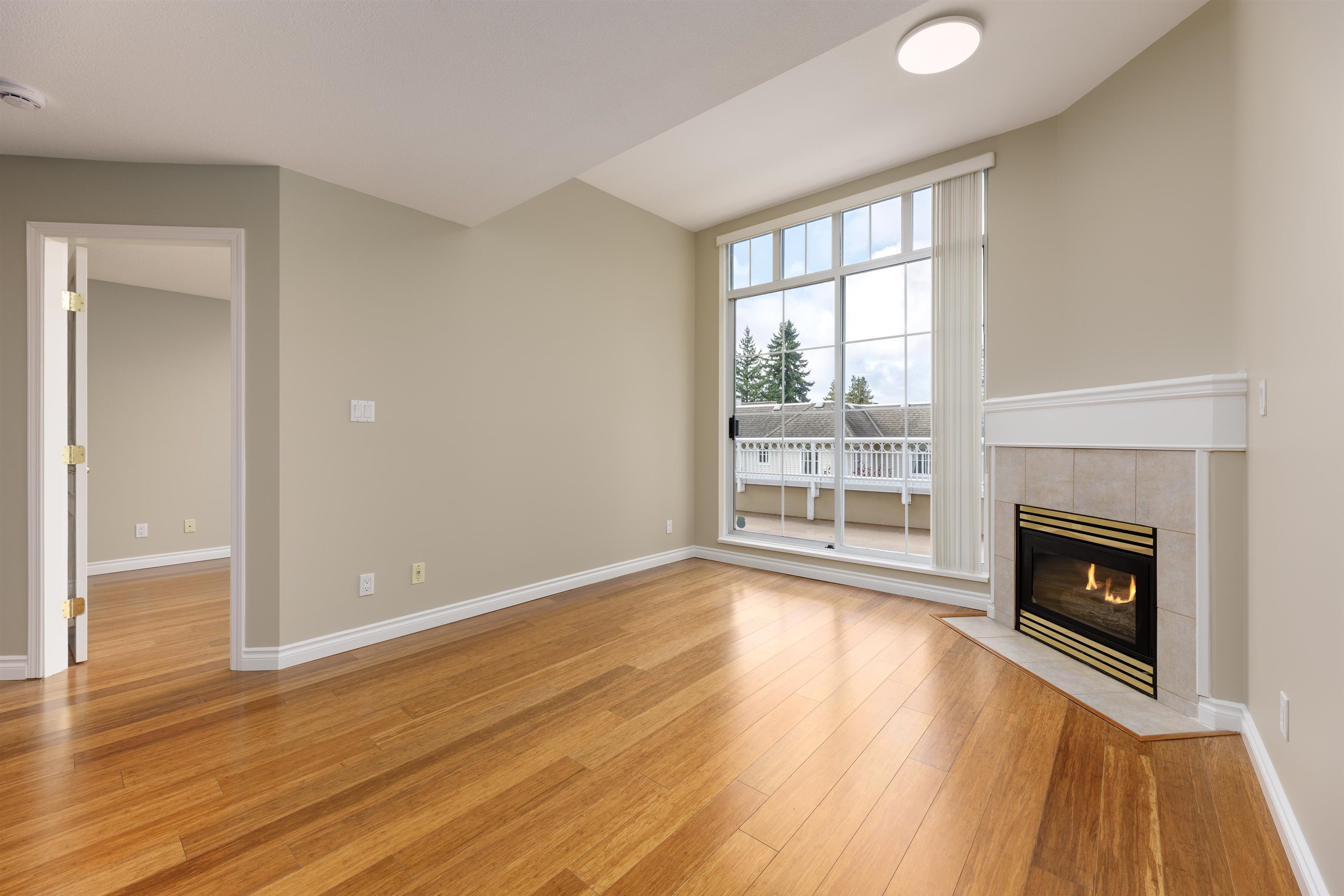 301 7117 ANTRIM AVENUE, Burnaby Unit: 301