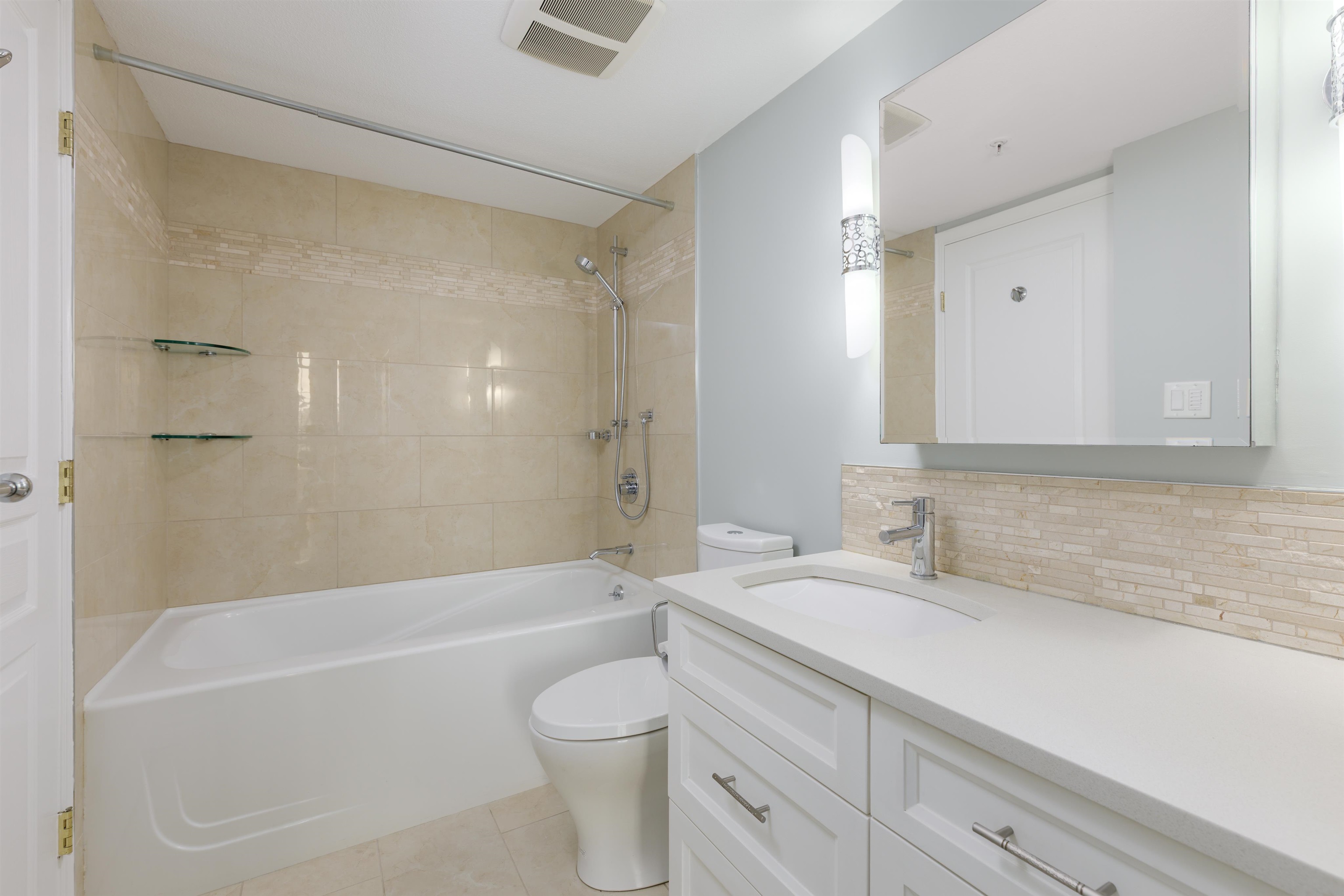 301 7117 ANTRIM AVENUE, Burnaby Unit: 301