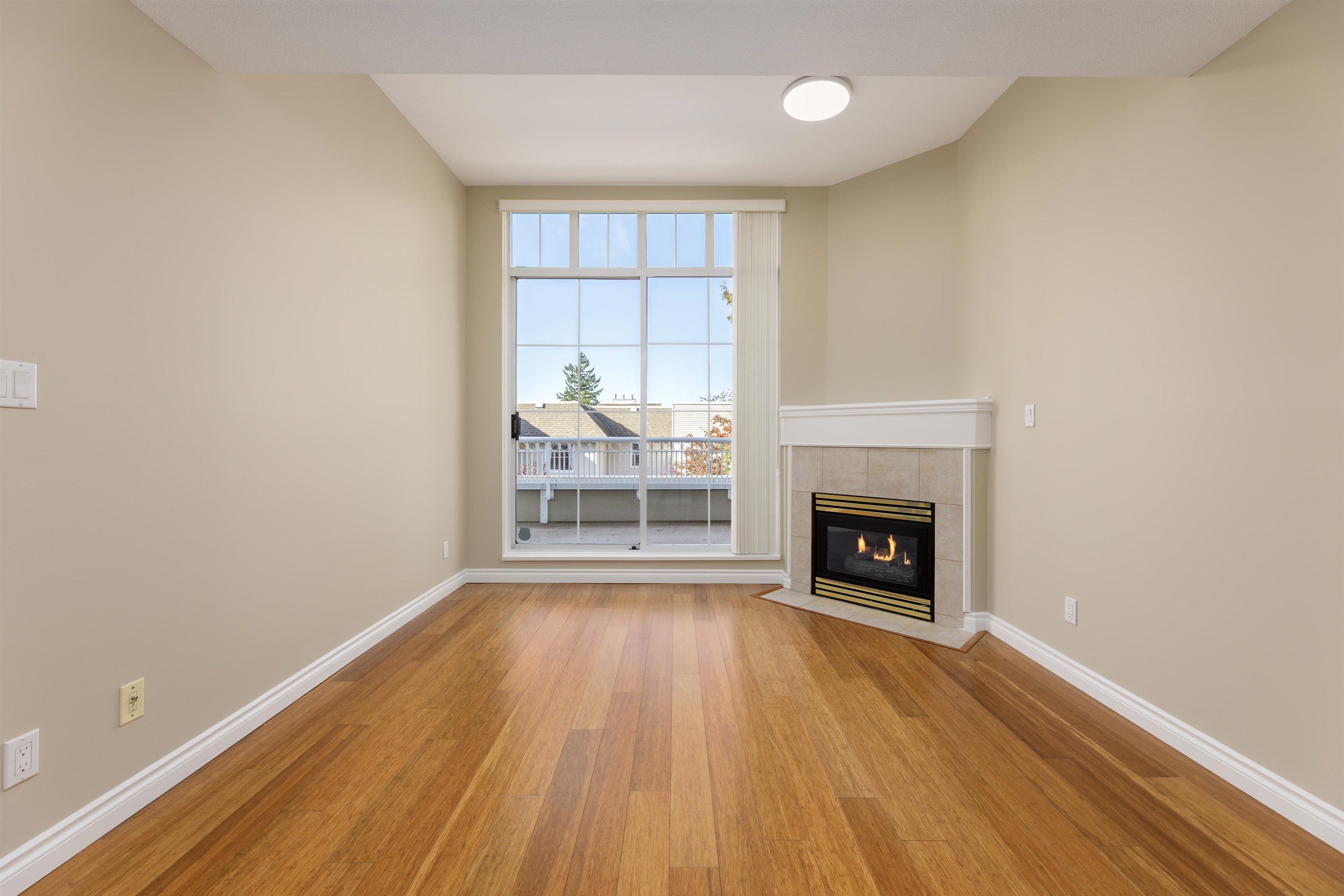 301 7117 ANTRIM AVENUE, Burnaby Unit: 301