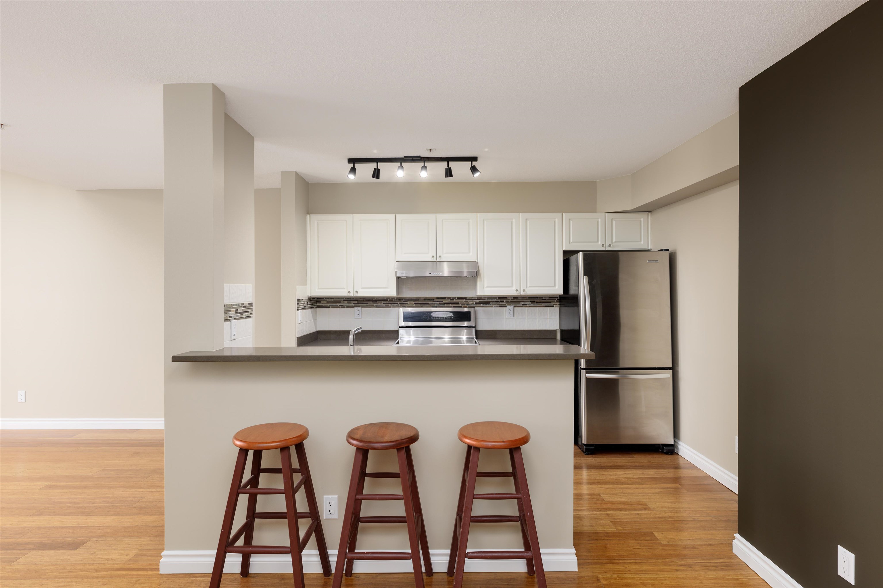 301 7117 ANTRIM AVENUE, Burnaby Unit: 301