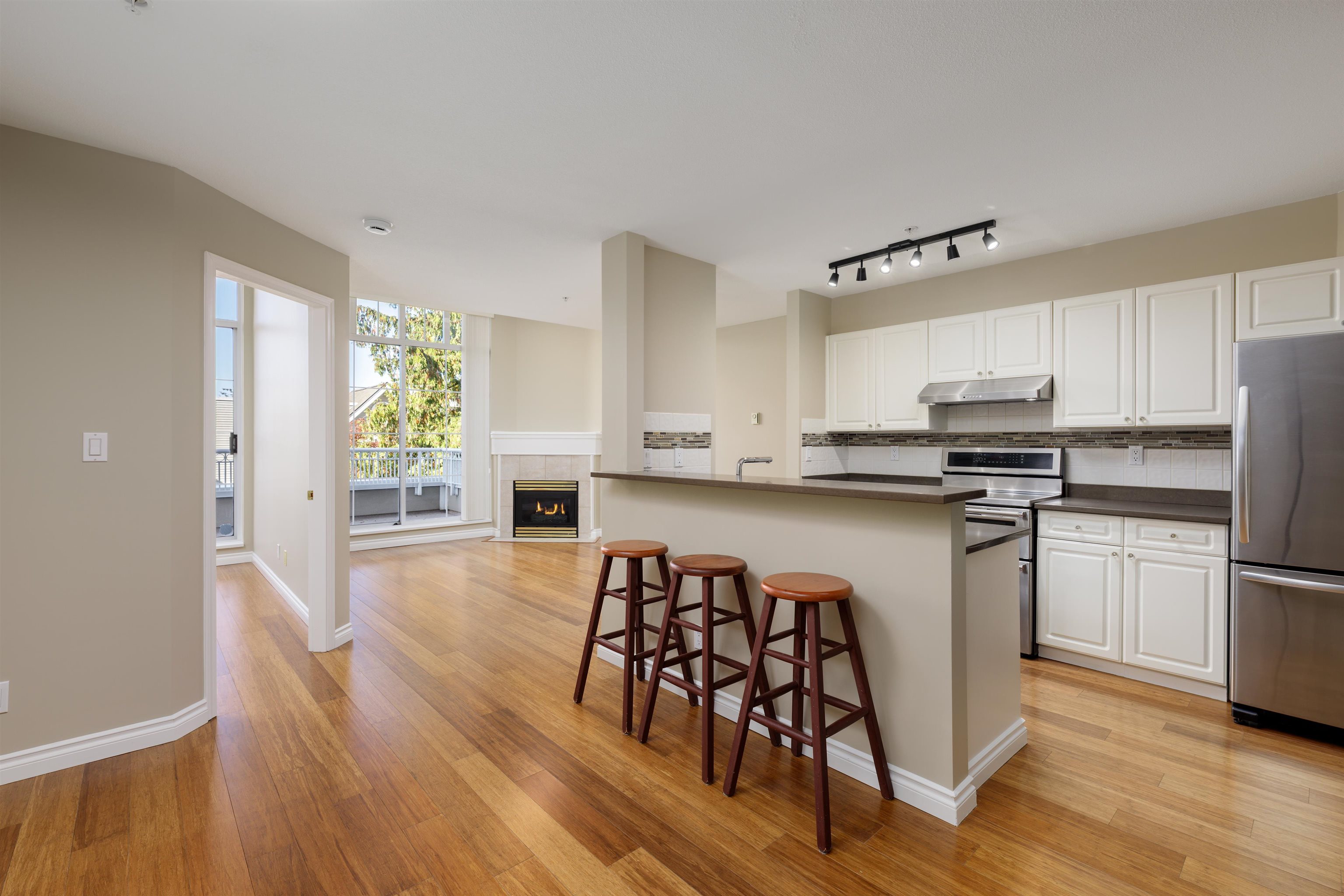 301 7117 ANTRIM AVENUE, Burnaby Unit: 301