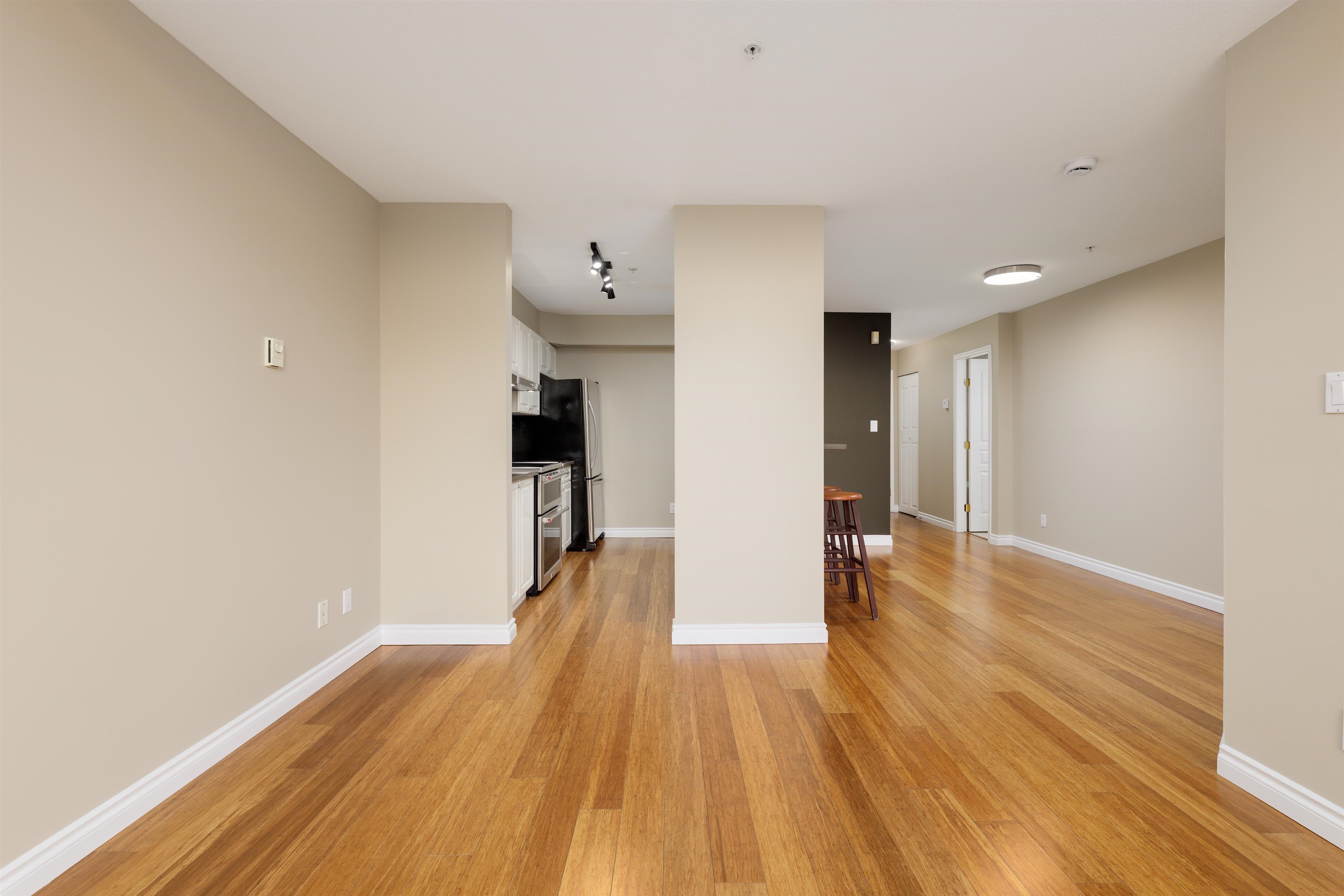 301 7117 ANTRIM AVENUE, Burnaby Unit: 301