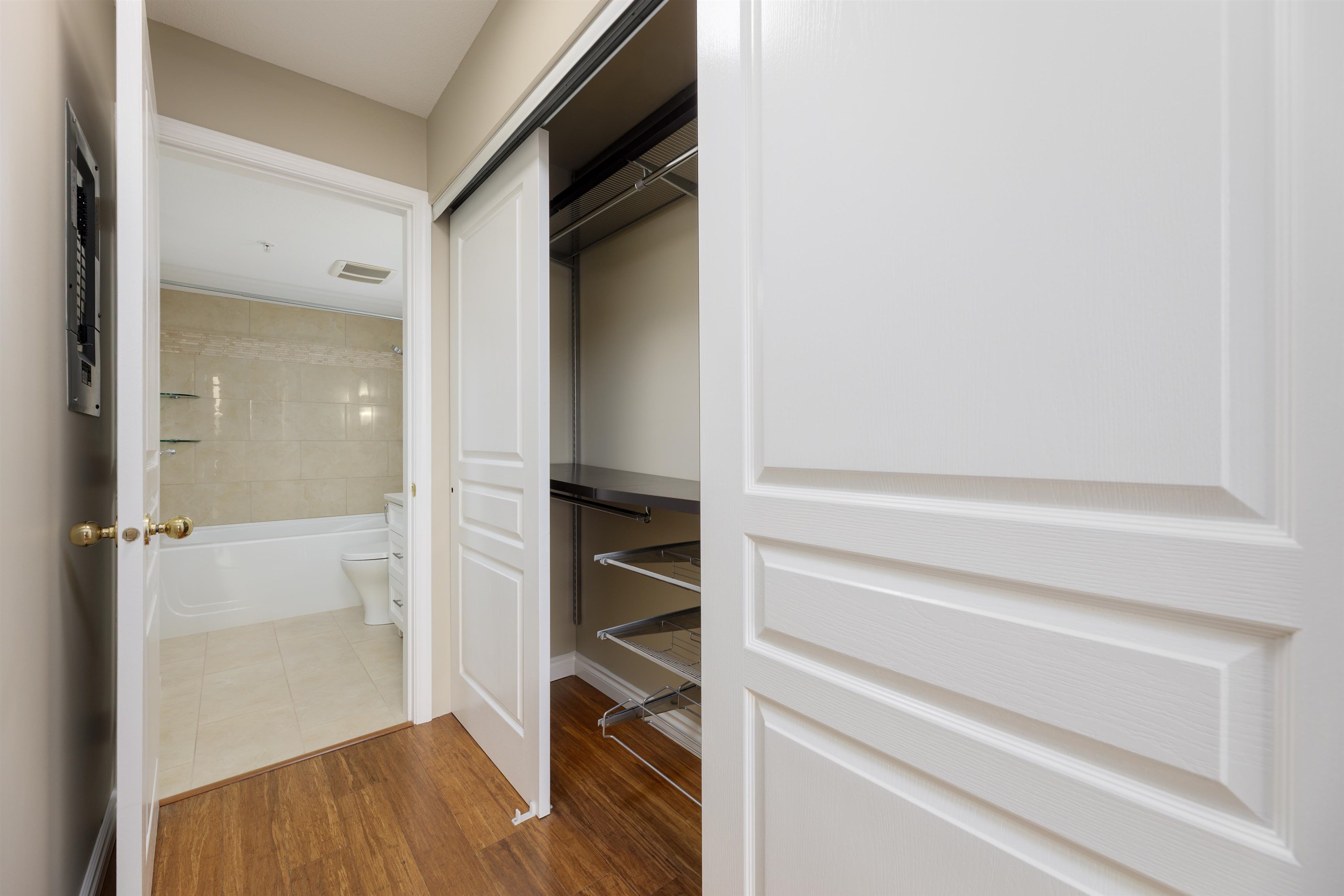 301 7117 ANTRIM AVENUE, Burnaby Unit: 301