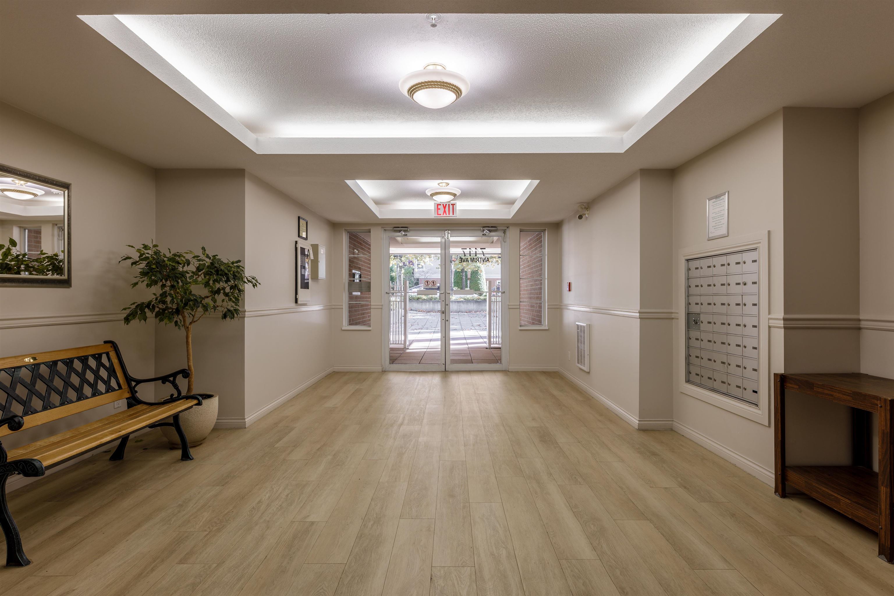 301 7117 ANTRIM AVENUE, Burnaby Unit: 301