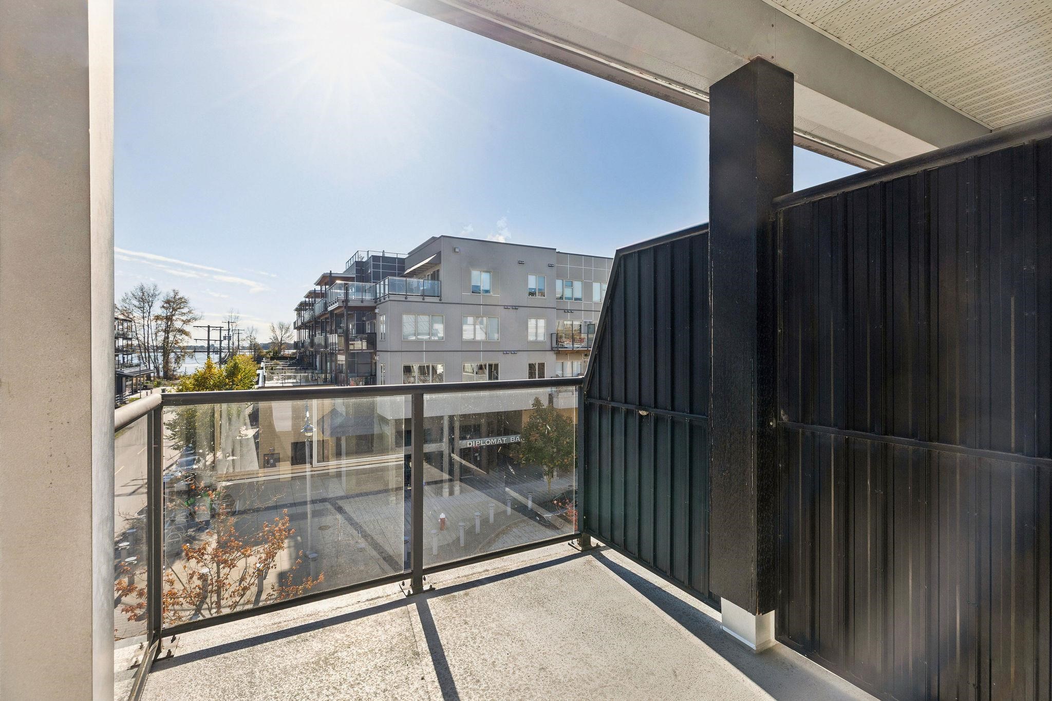 220 6111 LONDON ROAD, Richmond Unit: 220