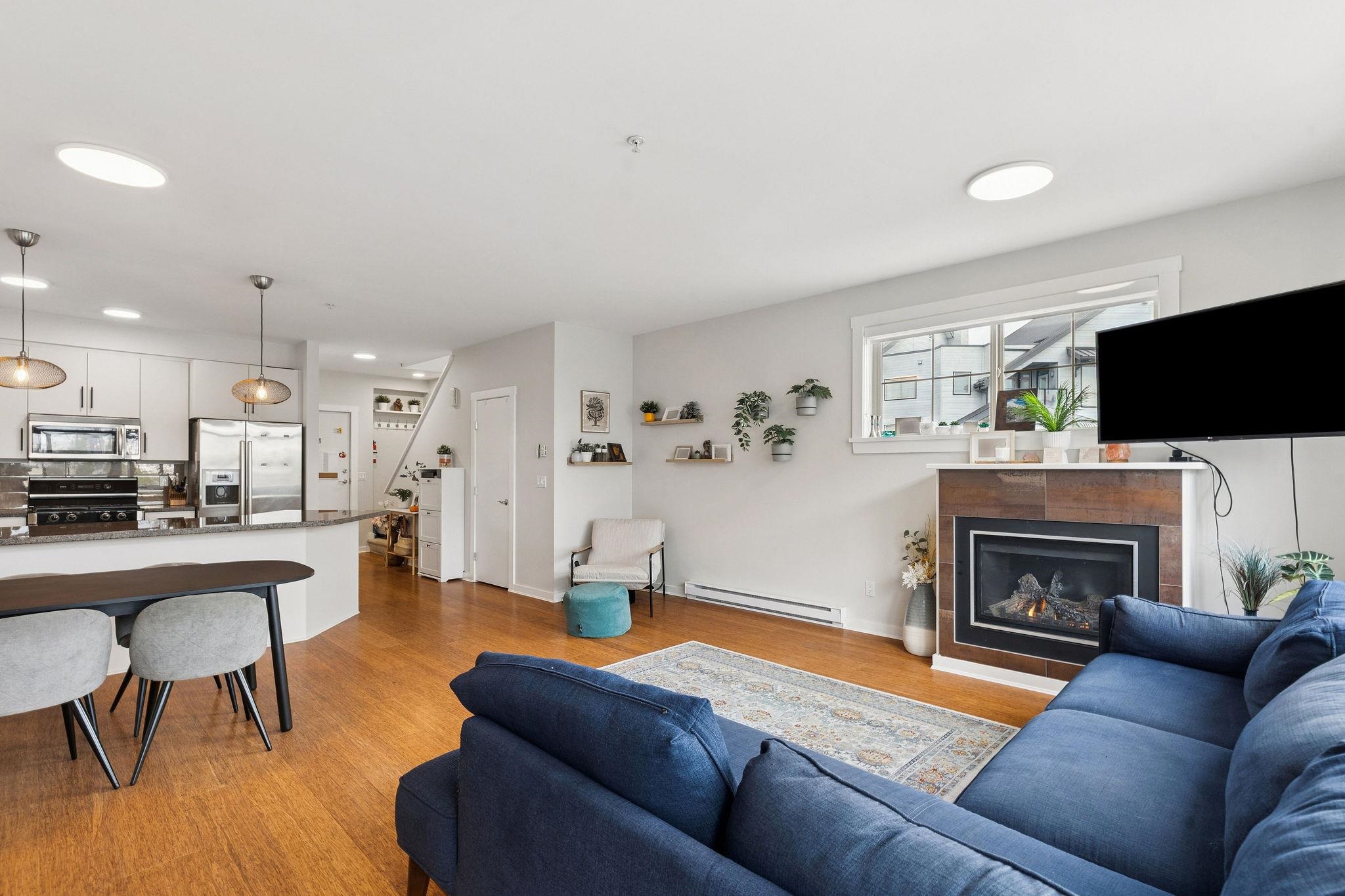 220 6111 LONDON ROAD, Richmond Unit: 220