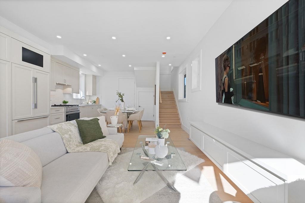 1 2447 E 41ST AVENUE, Vancouver Unit: 1