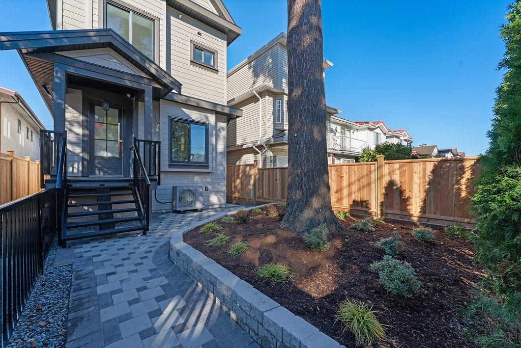 1 2447 E 41ST AVENUE, Vancouver Unit: 1