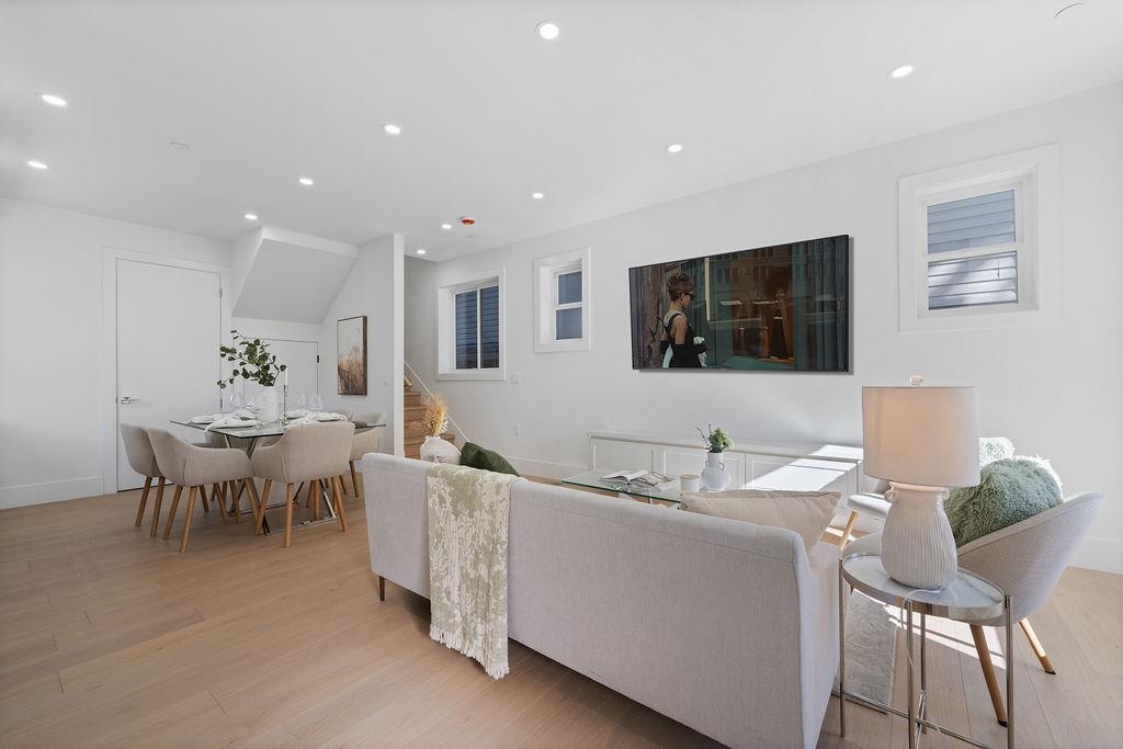 1 2447 E 41ST AVENUE, Vancouver Unit: 1