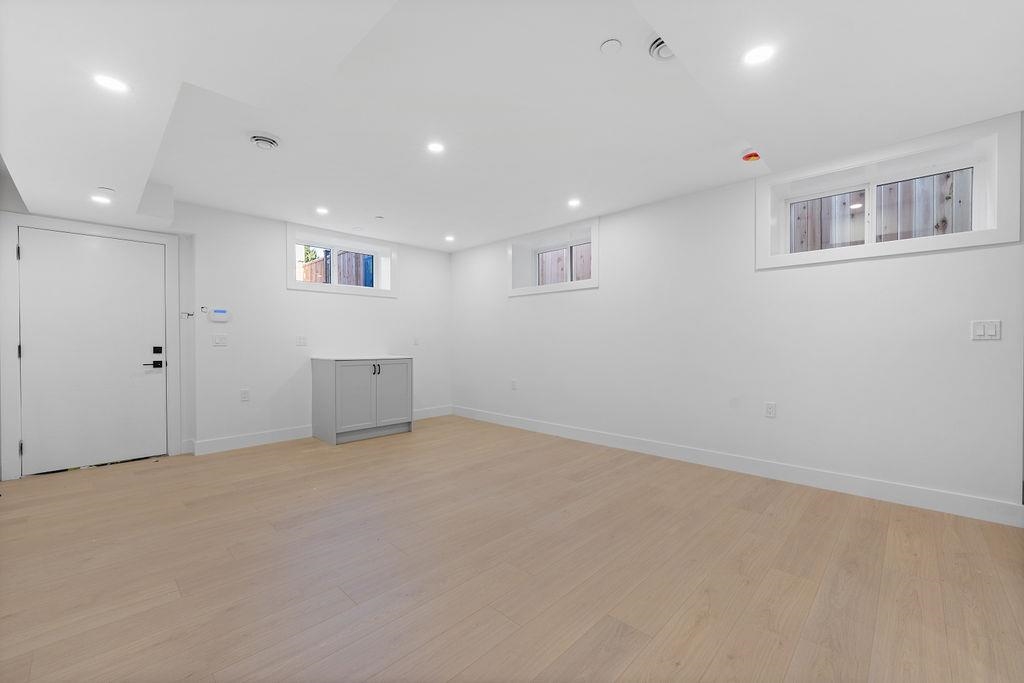 2 2447 E 41ST AVENUE, Vancouver Unit: 2