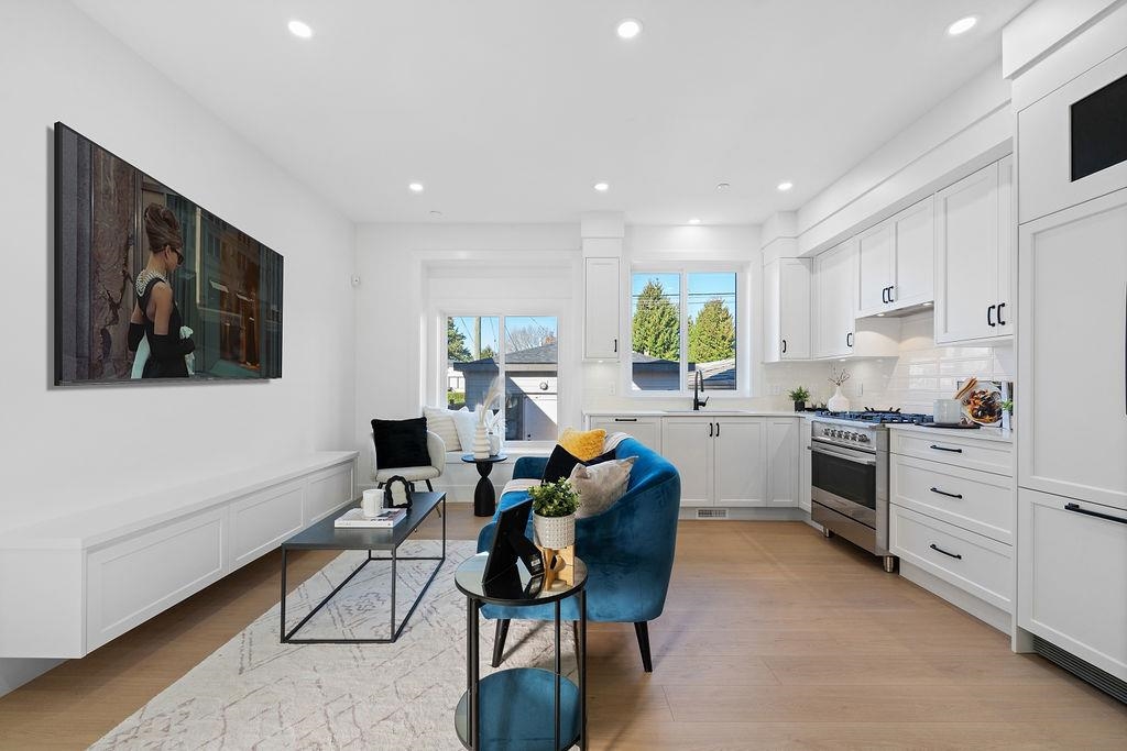 2 2447 E 41ST AVENUE, Vancouver Unit: 2