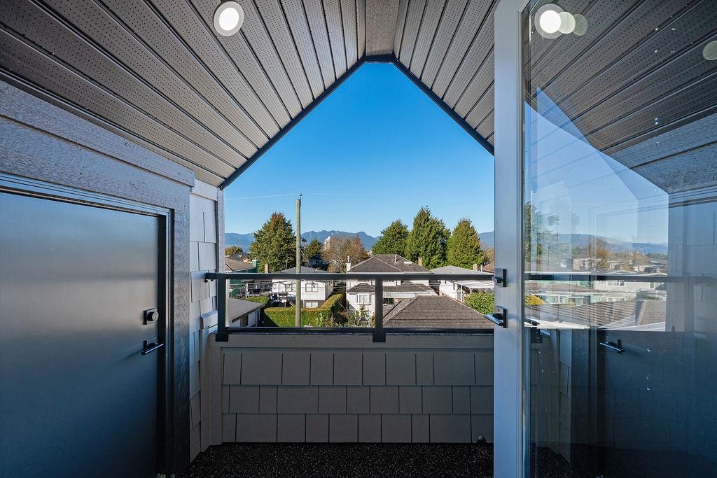 2 2447 E 41ST AVENUE, Vancouver Unit: 2