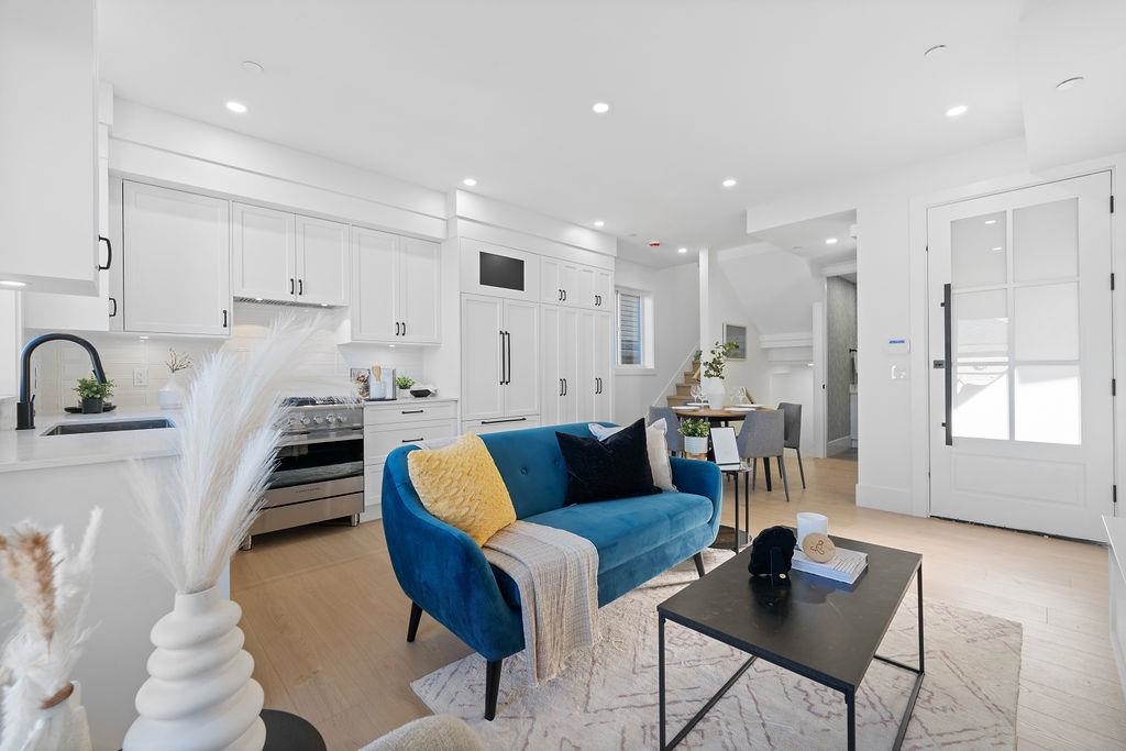 2 2447 E 41ST AVENUE, Vancouver Unit: 2