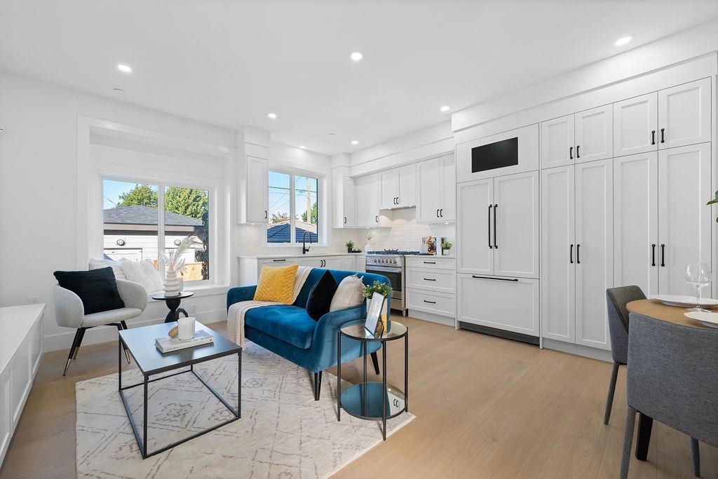 2 2447 E 41ST AVENUE, Vancouver Unit: 2