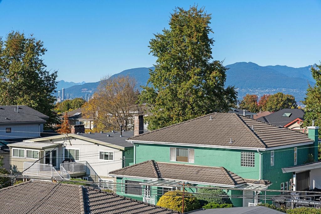 2 2447 E 41ST AVENUE, Vancouver Unit: 2
