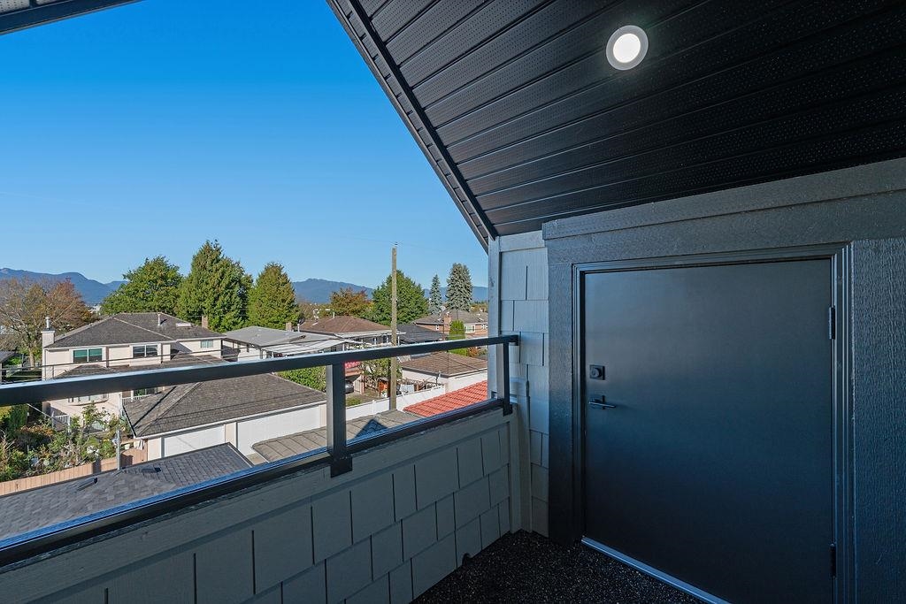 2 2447 E 41ST AVENUE, Vancouver Unit: 2