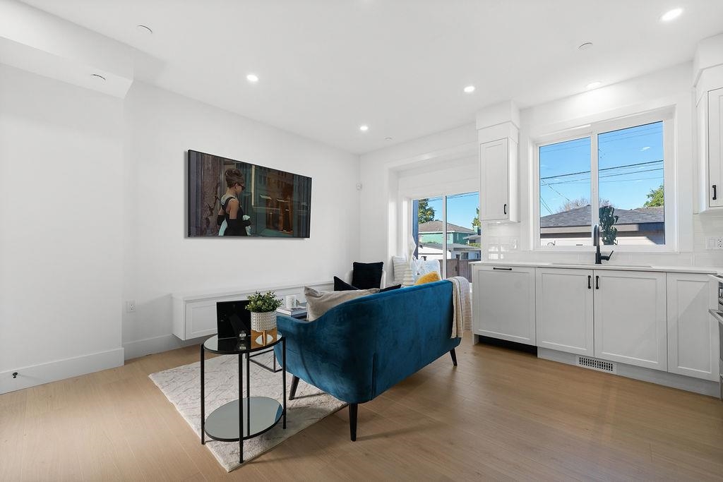 2 2447 E 41ST AVENUE, Vancouver Unit: 2