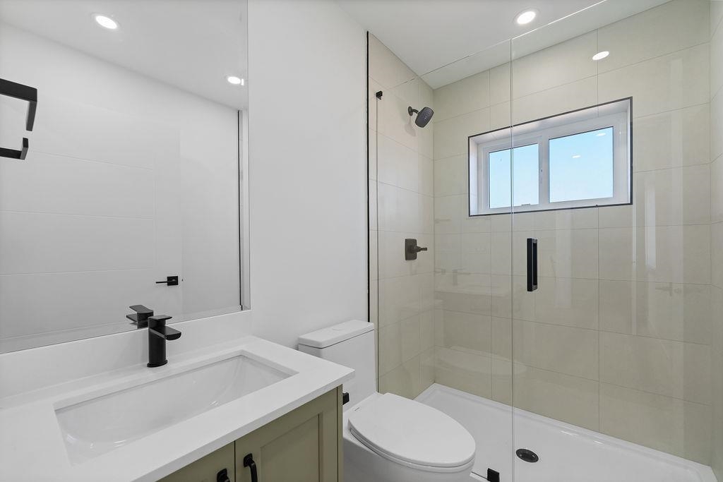 2 2447 E 41ST AVENUE, Vancouver Unit: 2