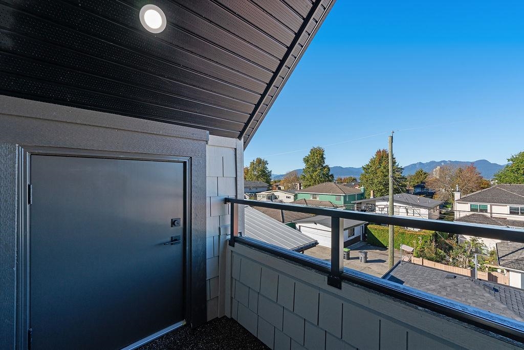 2 2447 E 41ST AVENUE, Vancouver Unit: 2