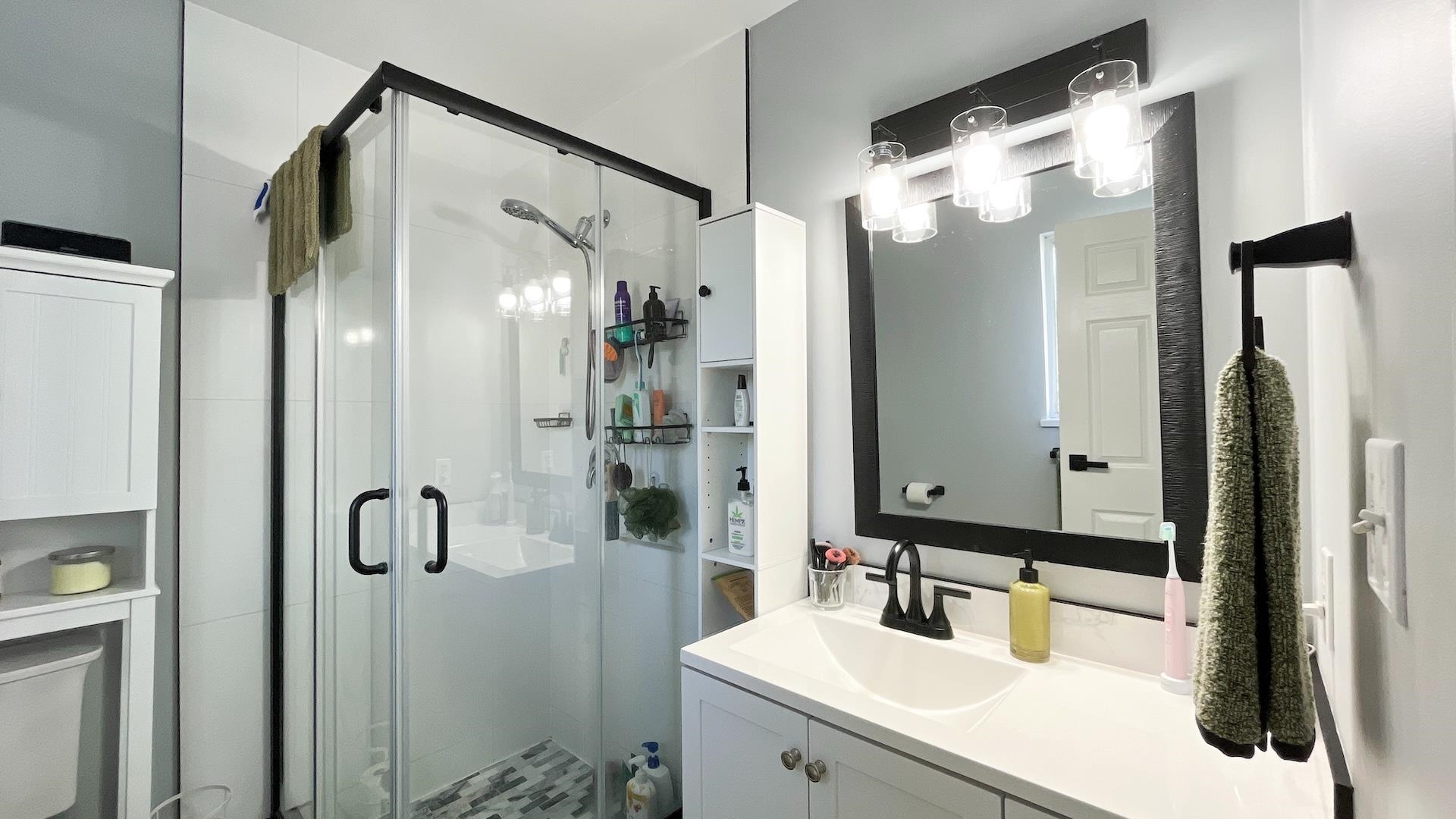 107 19352 FRASER HIGHWAY, Surrey Unit: 107