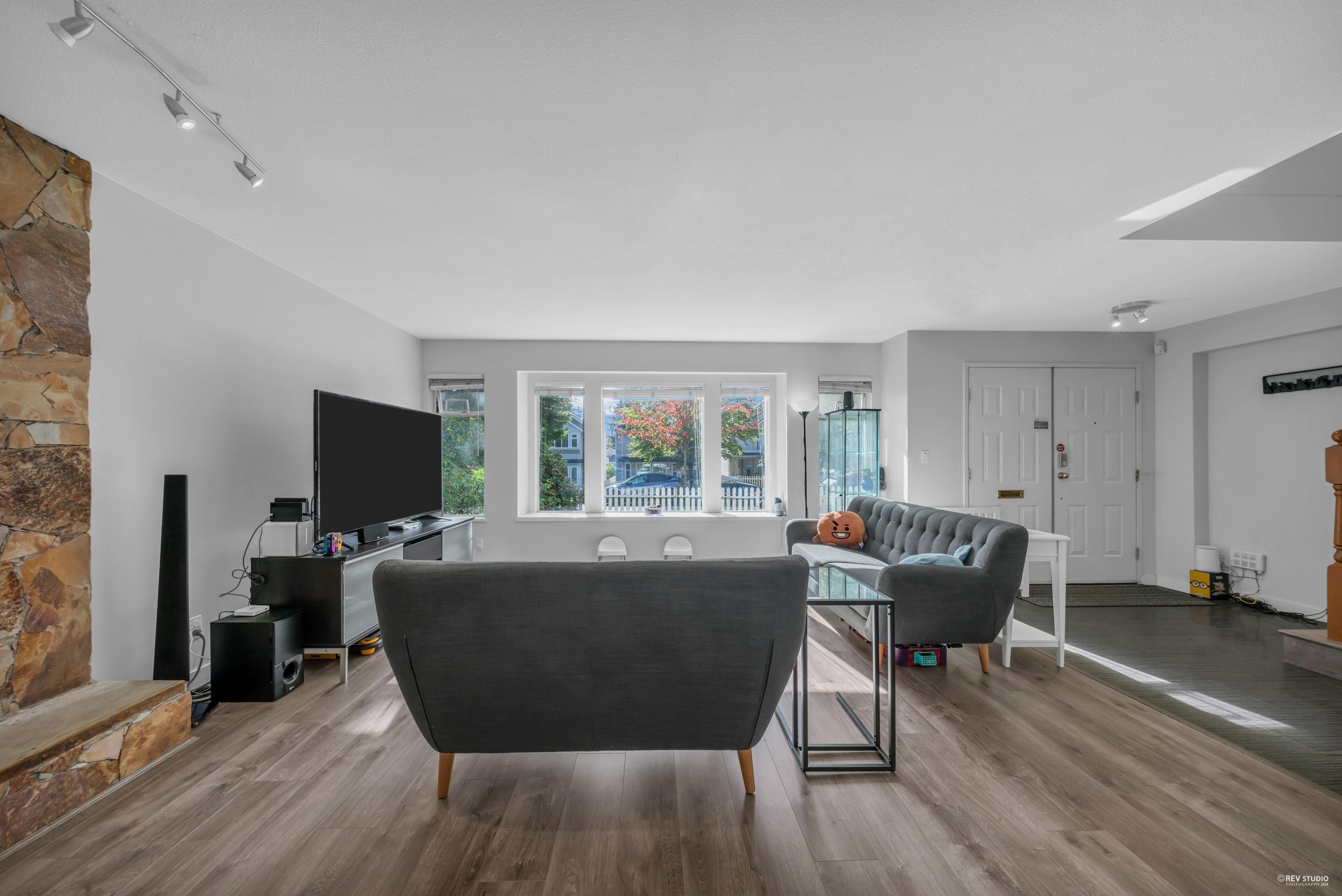 3529 NAPIER STREET, Vancouver