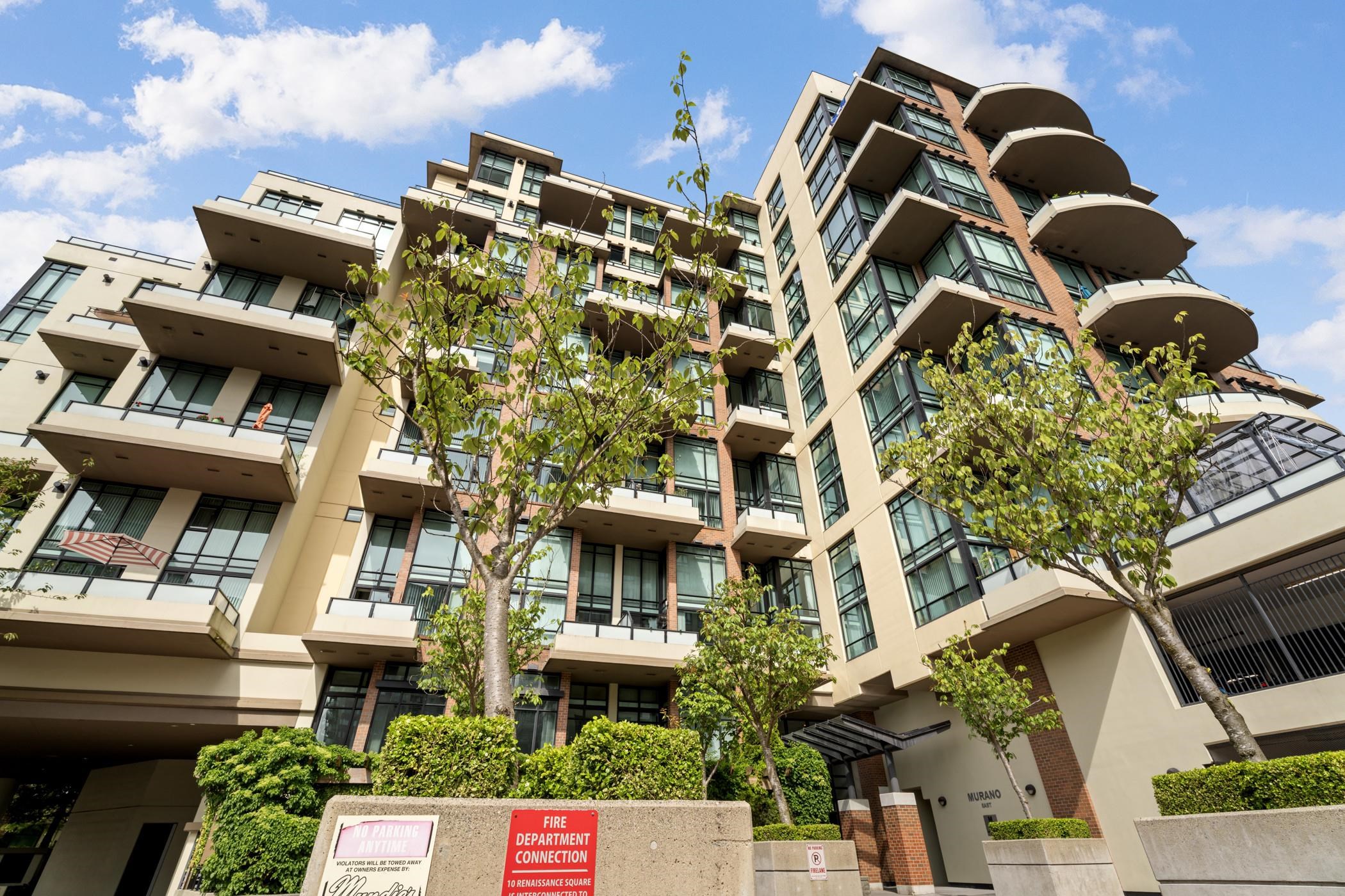 325 10 RENAISSANCE SQUARE, New Westminster Unit: 325