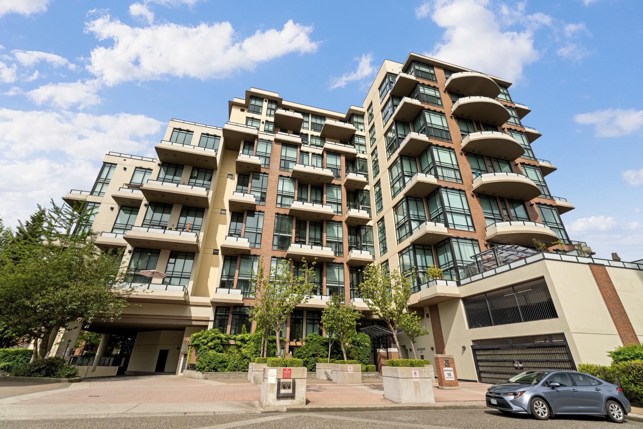 325 10 RENAISSANCE SQUARE, New Westminster Unit: 325
