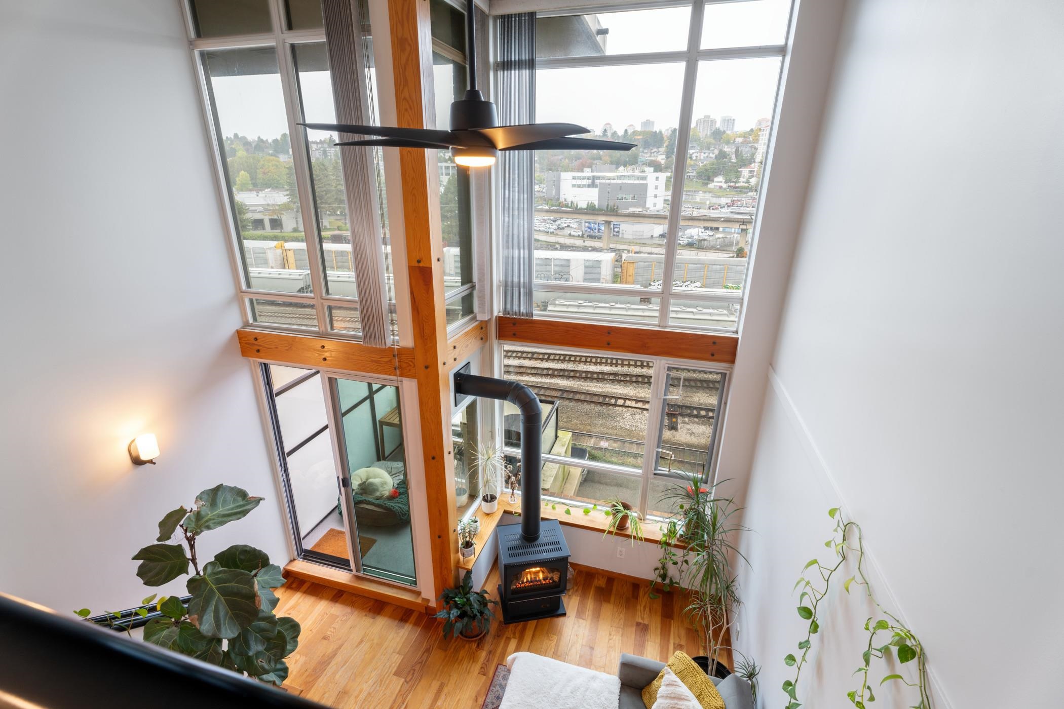 325 10 RENAISSANCE SQUARE, New Westminster Unit: 325