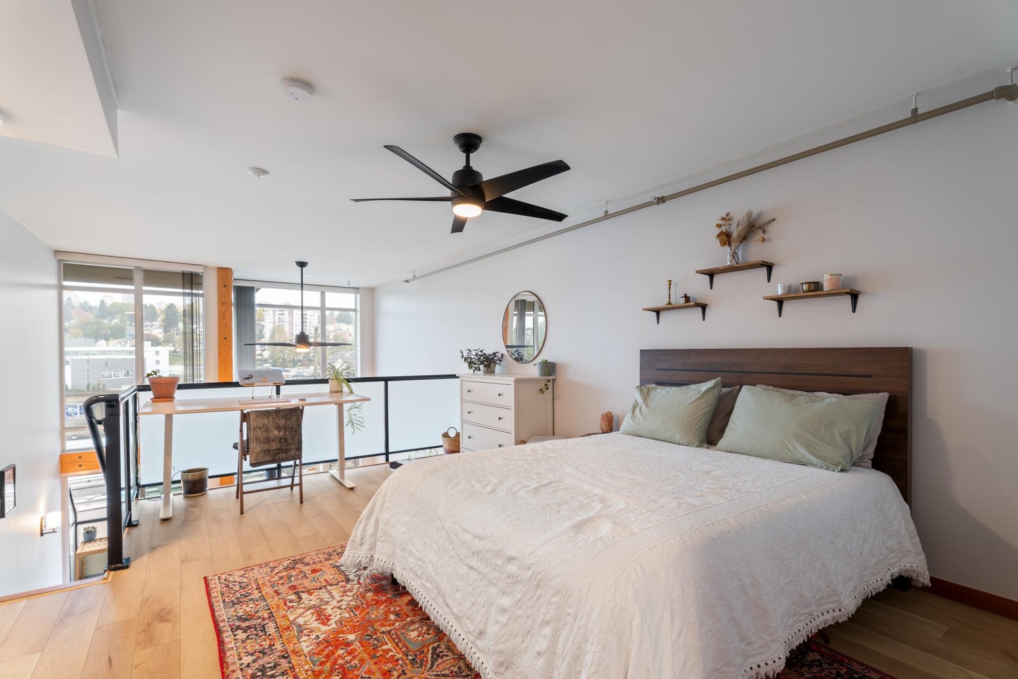 325 10 RENAISSANCE SQUARE, New Westminster Unit: 325