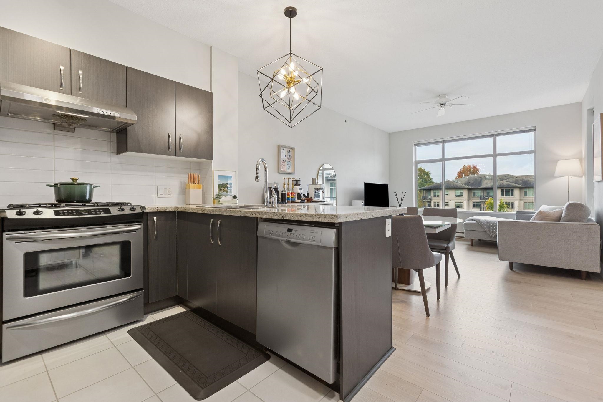 422 9288 ODLIN ROAD, Richmond Unit: 422